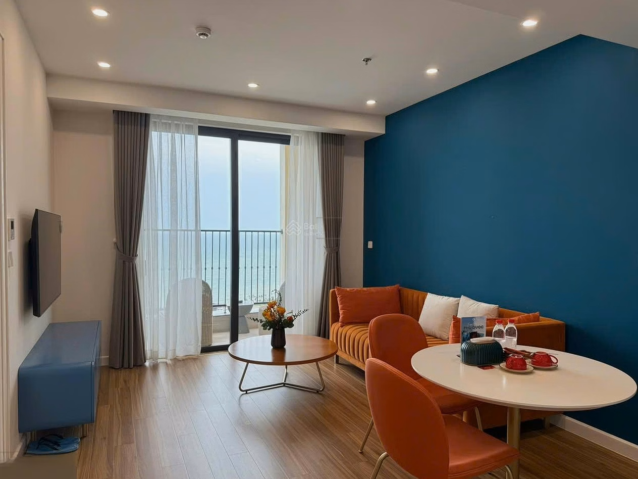 Deep hole cut 1 bedroom apartment with sea view on the 18th floor of Sky building, fully furnished and in operation