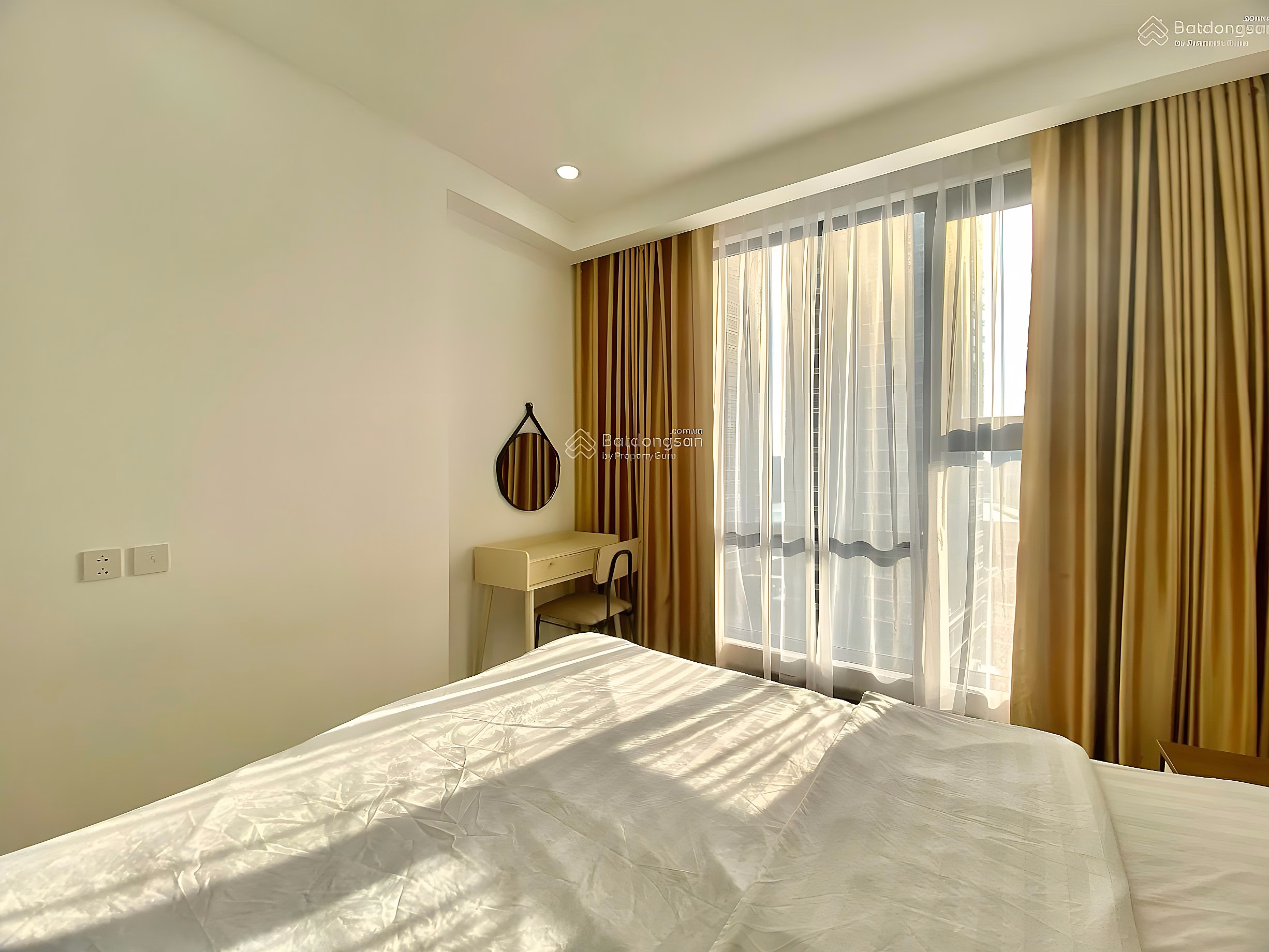 Opal Saigon Pearl apartment for rent, 2 bedrooms, high floor, basic furniture, price only 22 million/month