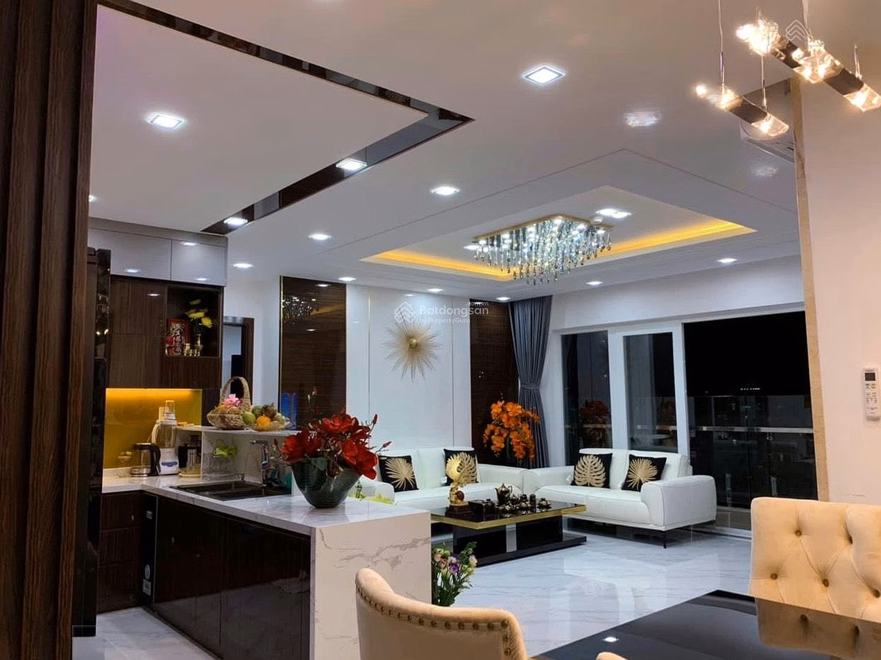 Urgent sale of CC Oriental Plaza apartment in Tan Phu district, area 85m2, 2 bedrooms, 2 bathrooms, price 4.4 billion, contact number 0907 909 *** Hung