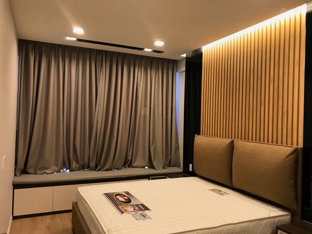 Selling 2 bedroom 2 bathroom apartment at The Prince Residence, price 7.2 billion, 72m2*** Hung