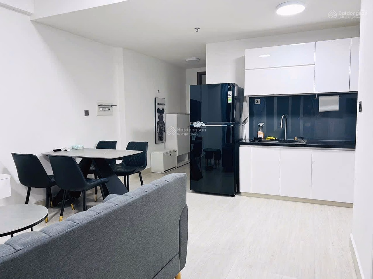 The Park Residence sells the most beautiful view apartment - 2 bedrooms 1 bathroom - 2 billion 950 still discounted - 0376 222 *** Call me to see the house