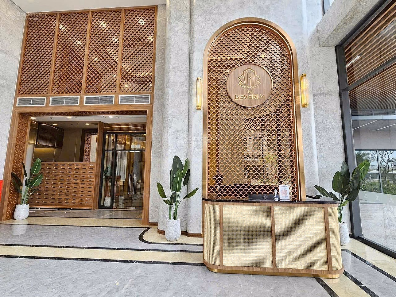 Deep reduction of 3.3 billion all-in, 1 bedroom + 55m2 apartment, high floor, skyline view, west direction, river view