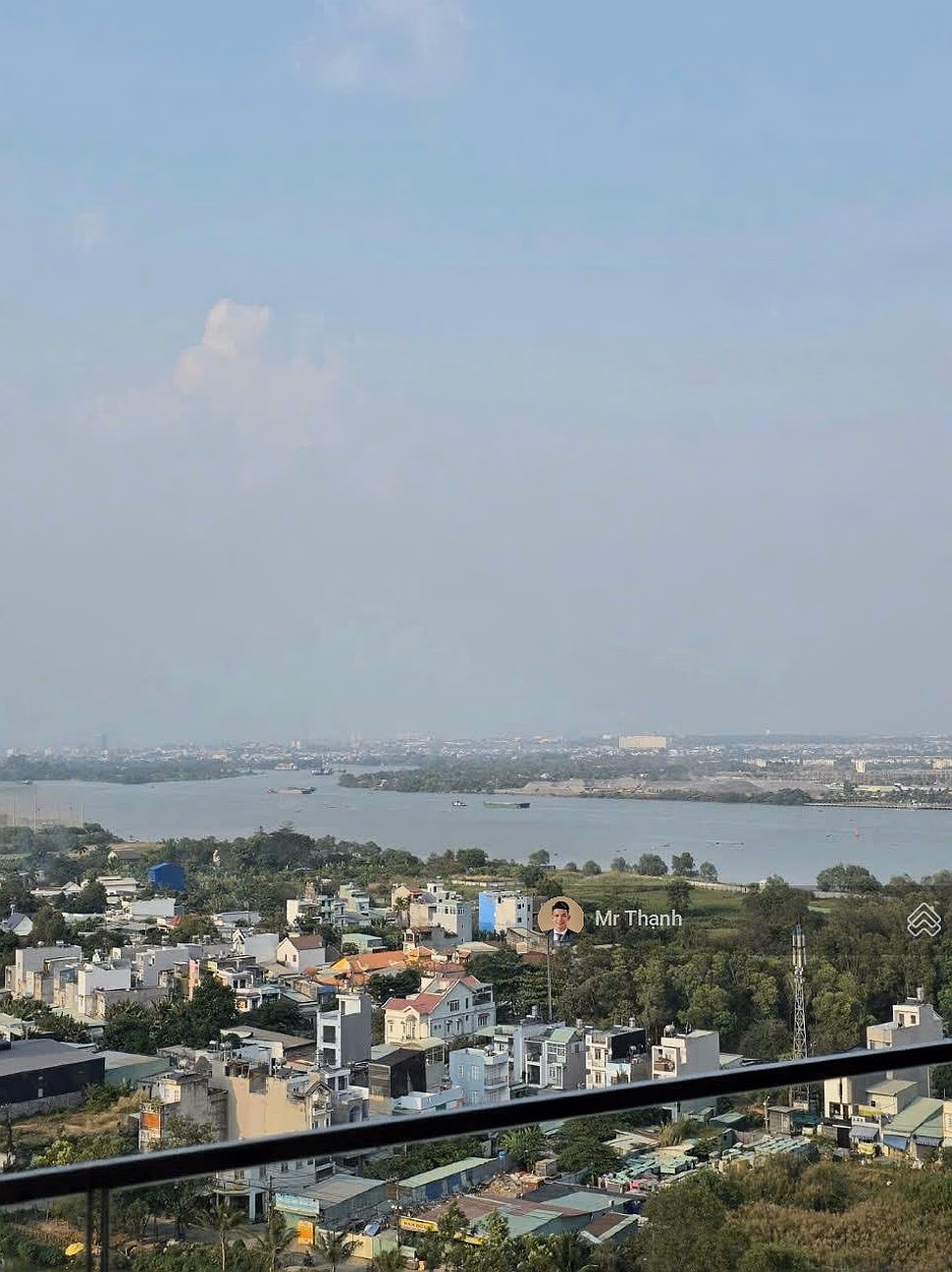 Deep reduction of 3.3 billion all-in, 1 bedroom + 55m2 apartment, high floor, skyline view, west direction, river view