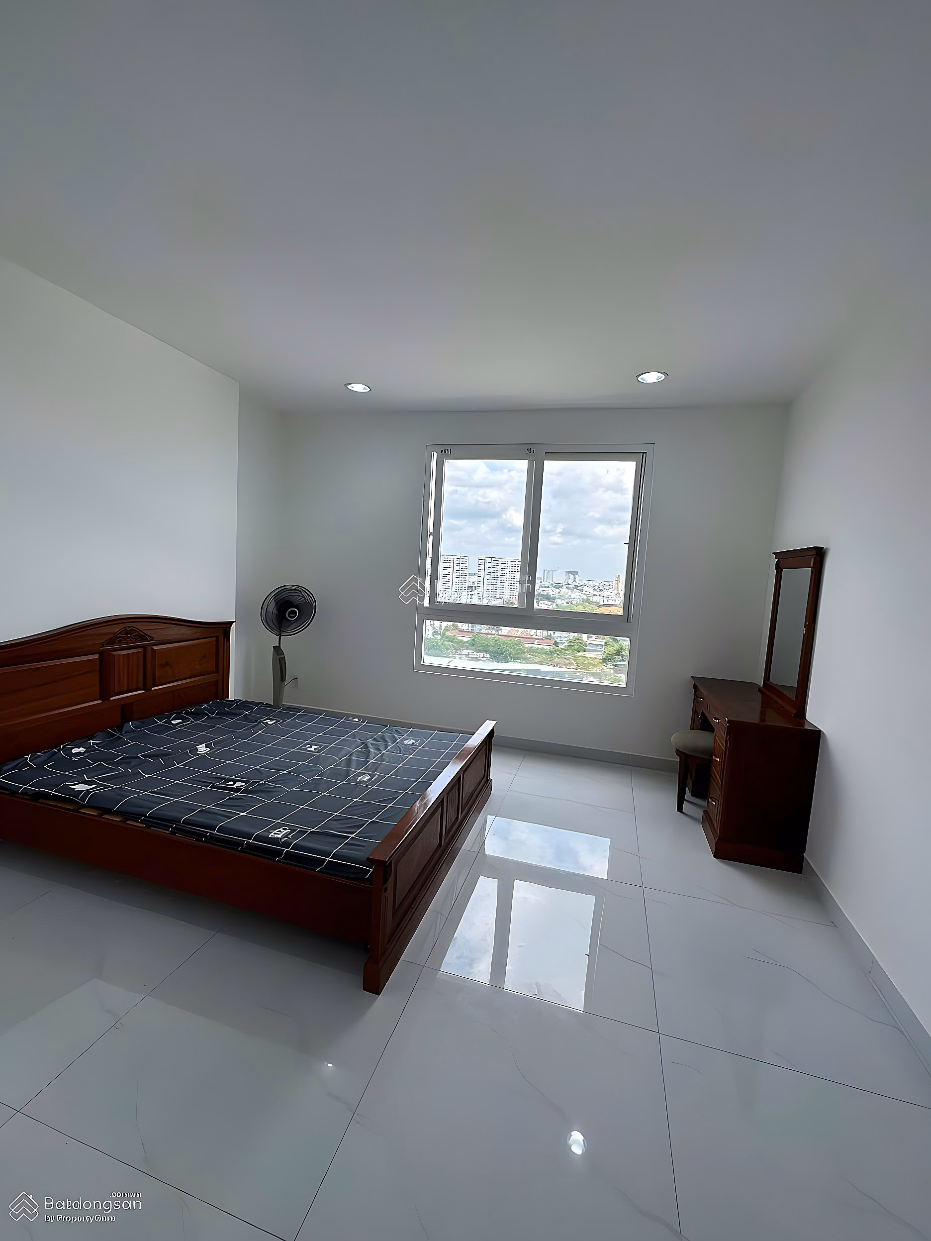 The owner sells apartment A11.03, 105m2 wide, priced at 3.65 billion, giving away high-quality natural wood furniture