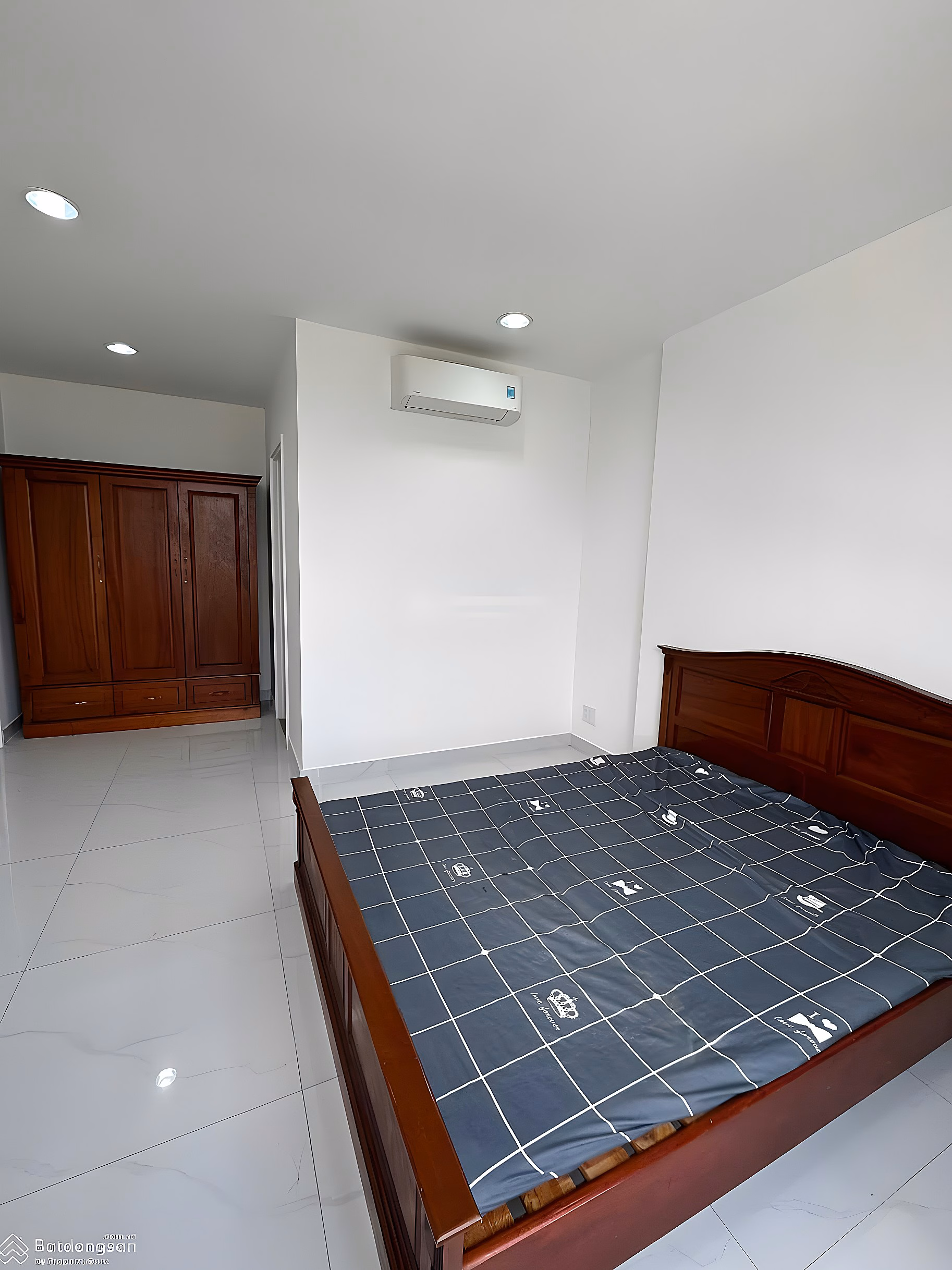 The owner sells apartment A11.03, 105m2 wide, priced at 3.65 billion, giving away high-quality natural wood furniture