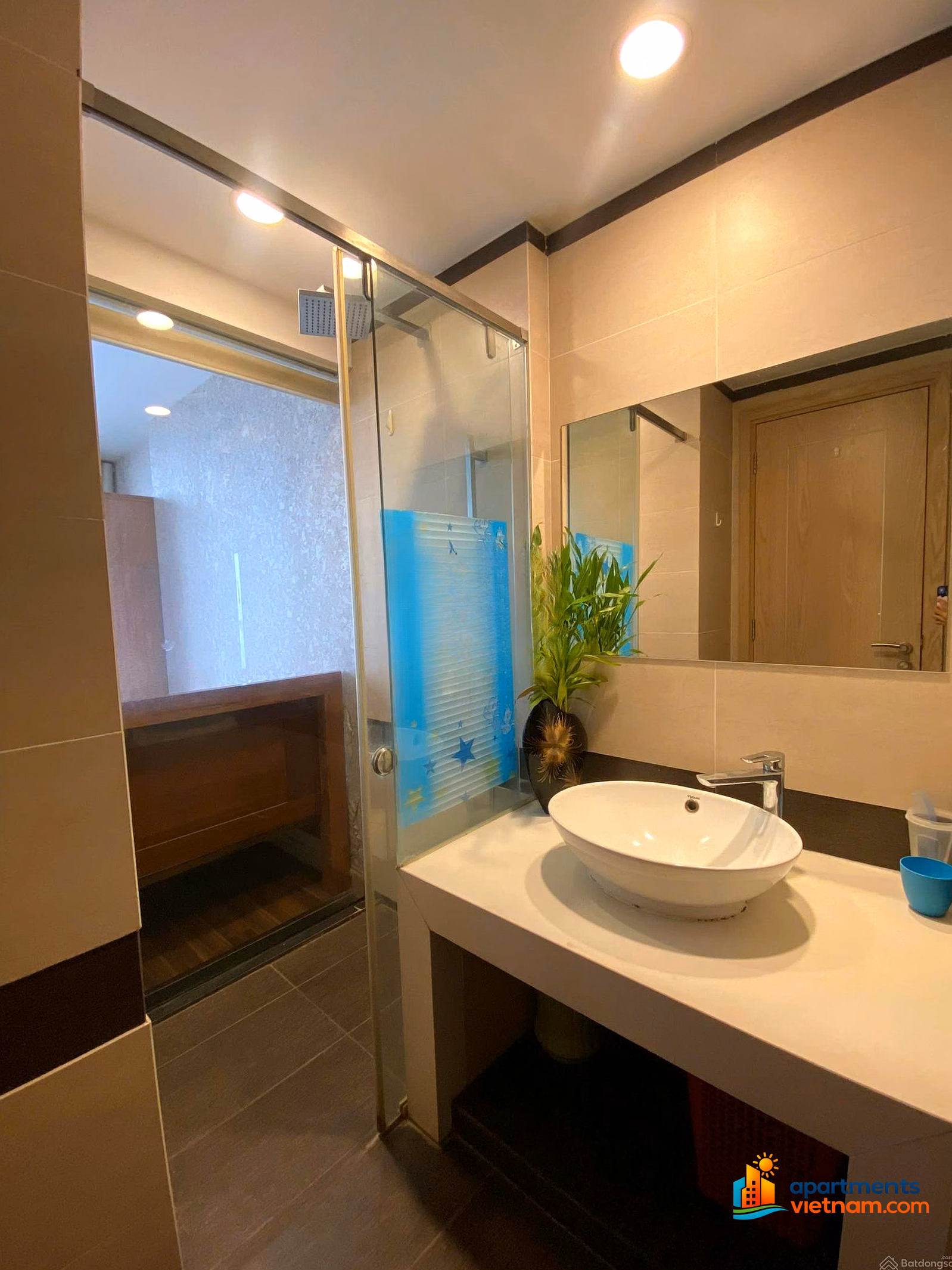 The owner sells an apartment with an area of ​​162m2, designed with 4 bedrooms, 3 bathrooms at Thang Long Number One, Cau Giay, Hanoi