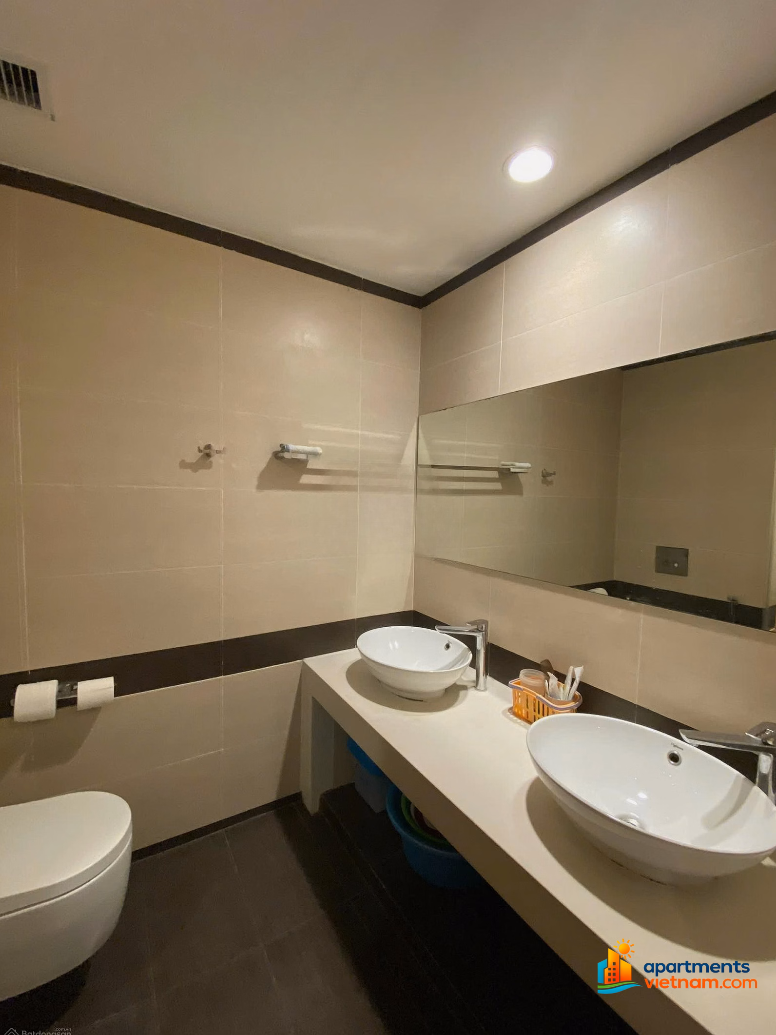 The owner sells an apartment with an area of ​​162m2, designed with 4 bedrooms, 3 bathrooms at Thang Long Number One, Cau Giay, Hanoi