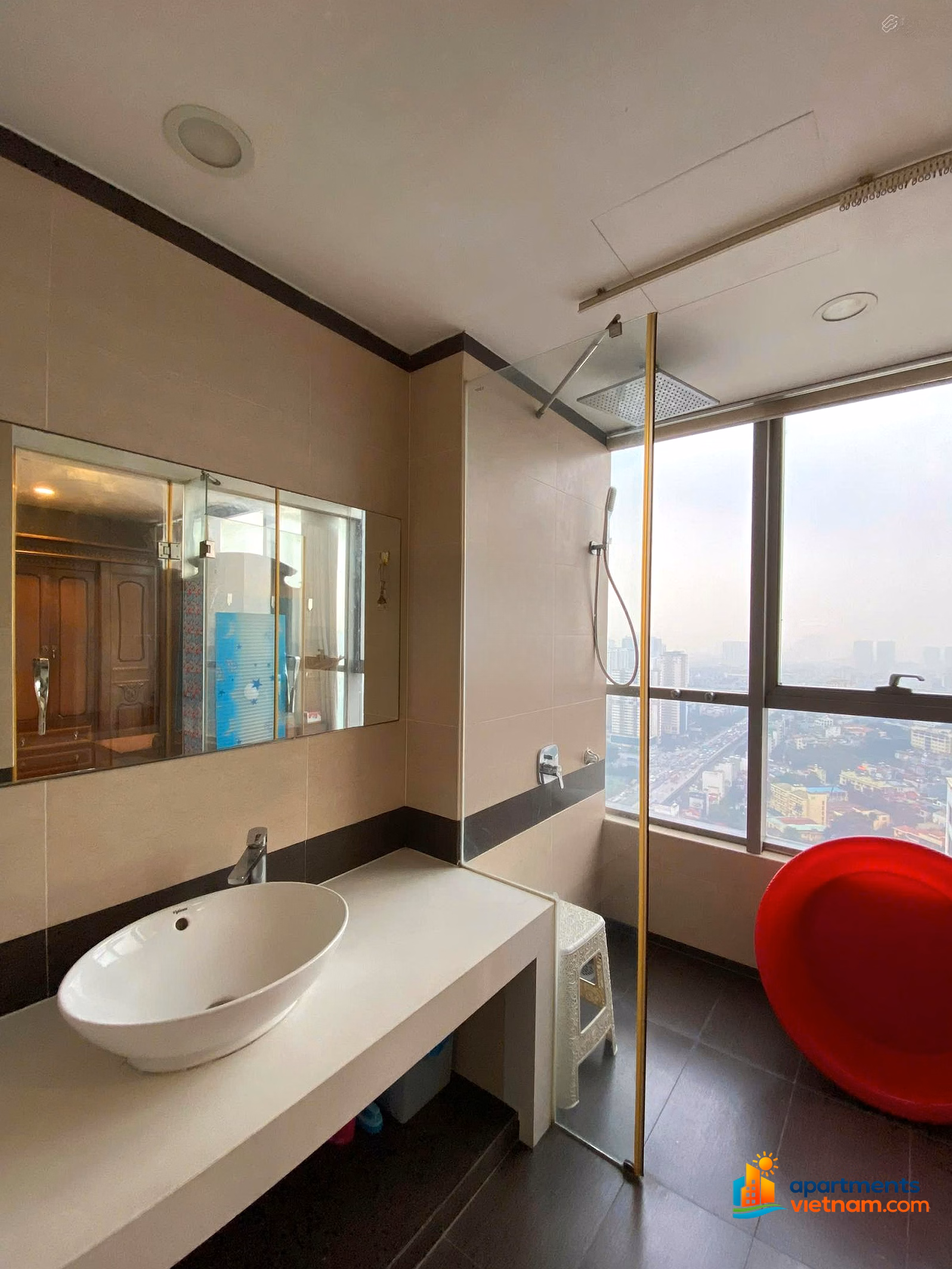 The owner sells an apartment with an area of ​​162m2, designed with 4 bedrooms, 3 bathrooms at Thang Long Number One, Cau Giay, Hanoi