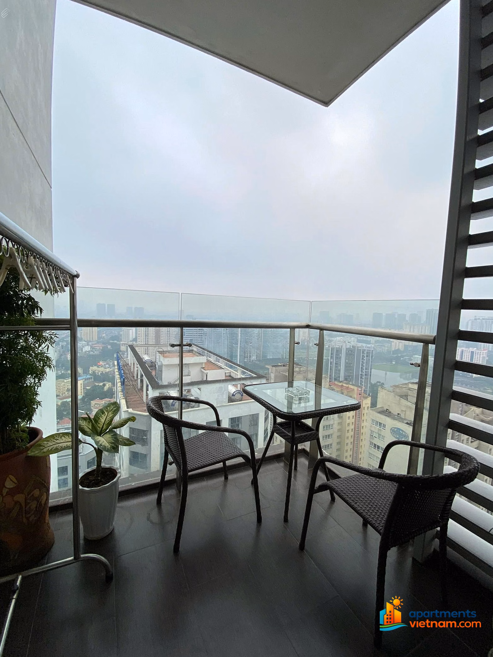 The owner sells an apartment with an area of ​​162m2, designed with 4 bedrooms, 3 bathrooms at Thang Long Number One, Cau Giay, Hanoi