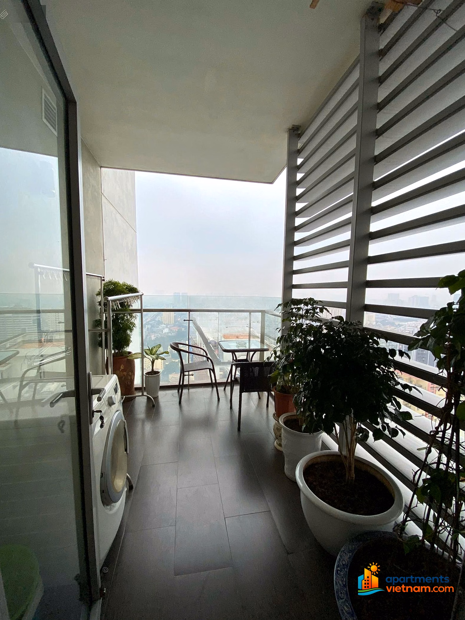 The owner sells an apartment with an area of ​​162m2, designed with 4 bedrooms, 3 bathrooms at Thang Long Number One, Cau Giay, Hanoi