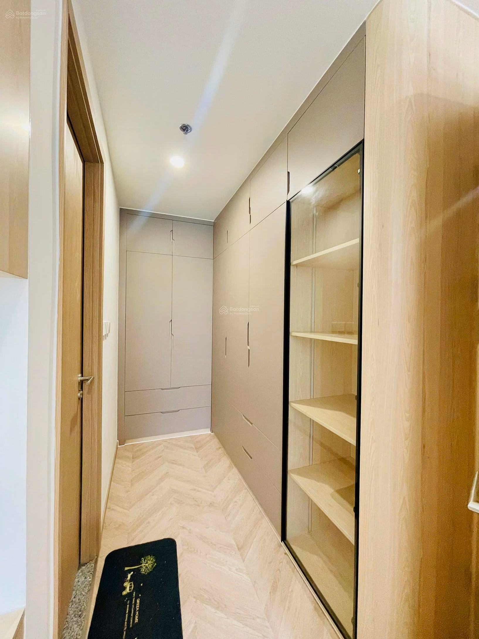 Quick release 2 bedrooms fully furnished block C good price only 4.93 billion at Masteri Center Point VHGP receives new house