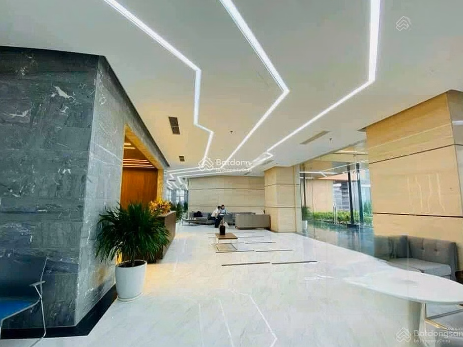 Very good price, facing Southeast. I am selling an 83m2 apartment with 2 bedrooms, 2 bathrooms, 6th Element. Mid-high floor, red book available