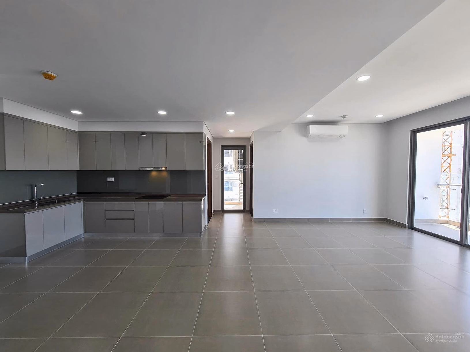 River Panorama for rent 3 bedrooms 2 bathrooms 114m2 super spacious NTCB price only 17 million