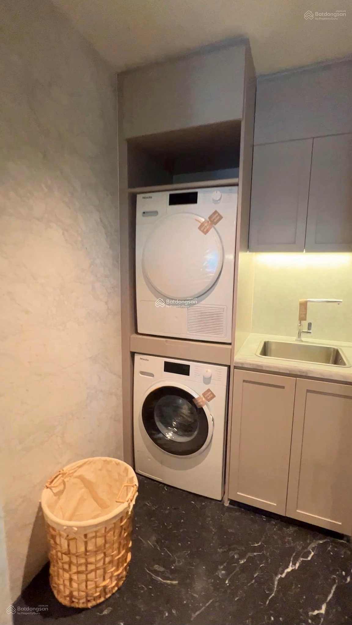 Cut loss 20%! Selling The Grand Hanoi apartment, area 151m2, full interior 6 stars, best price in the project