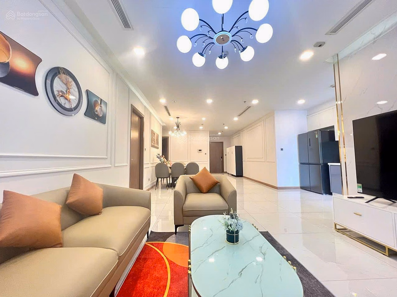 Selling at preferential price 2 bedrooms, 2 bathrooms, 79m2, permanent red book of Vinhomes Central Park apartment