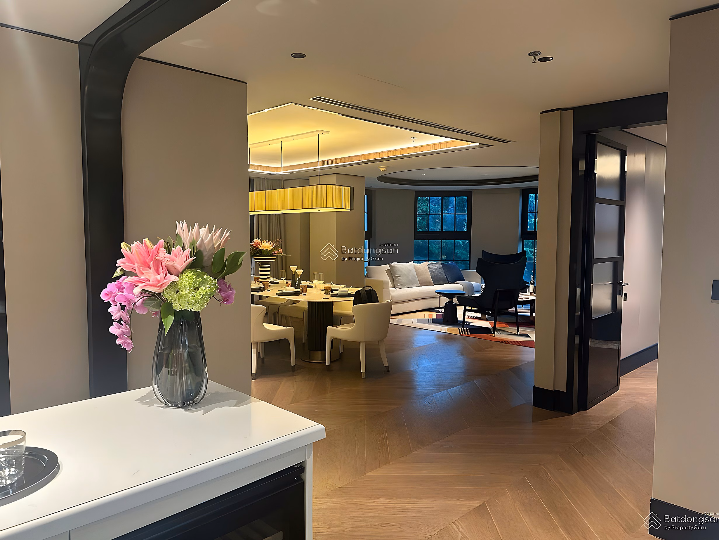 2 bedrooms for rent, fully furnished, 6* from Italy. Area 151m2 - apartment with extremely beautiful arc design