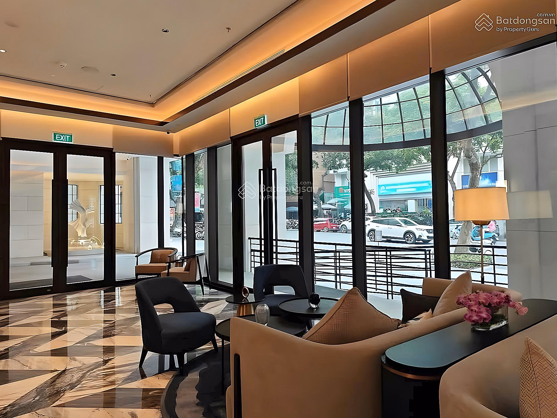 2 bedrooms for rent, fully furnished, 6* from Italy. Area 151m2 - apartment with extremely beautiful arc design
