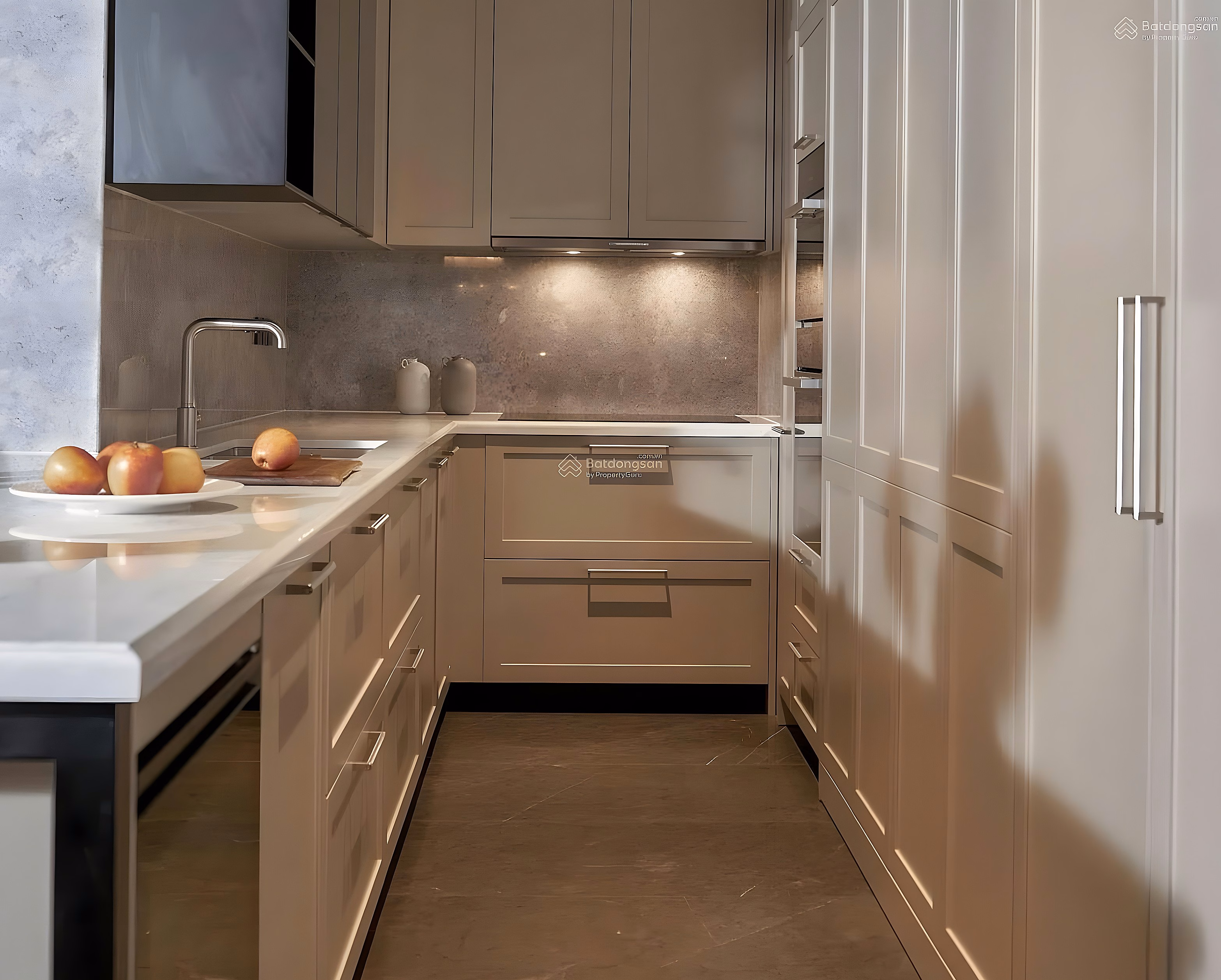 2 bedrooms for rent, fully furnished, 6* from Italy. Area 151m2 - apartment with extremely beautiful arc design