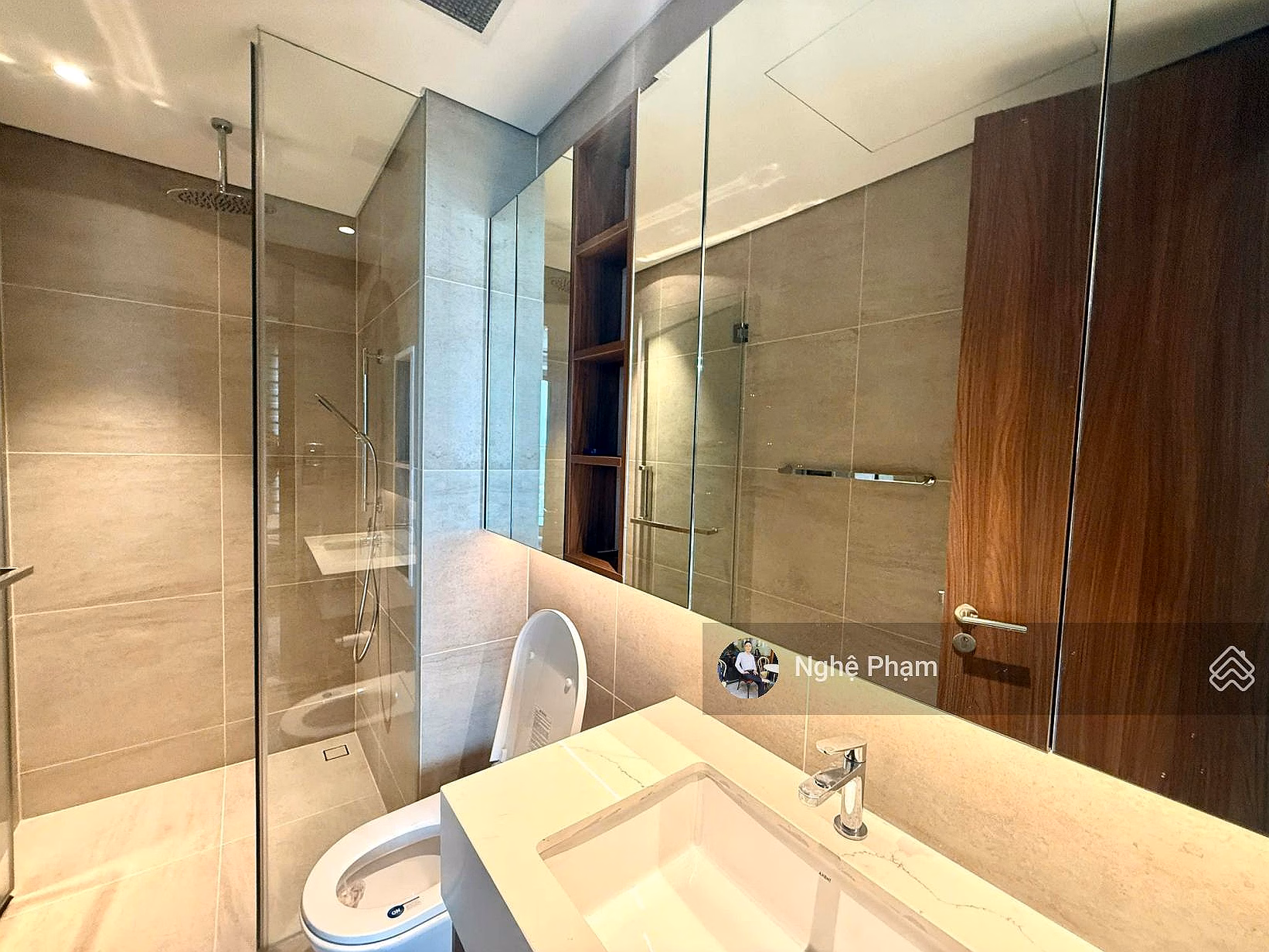 Selling 2-bedroom apartment in Crest Building - Metropole Thu Thiem. High floor corner apartment, clear view. 0932 106 ***
