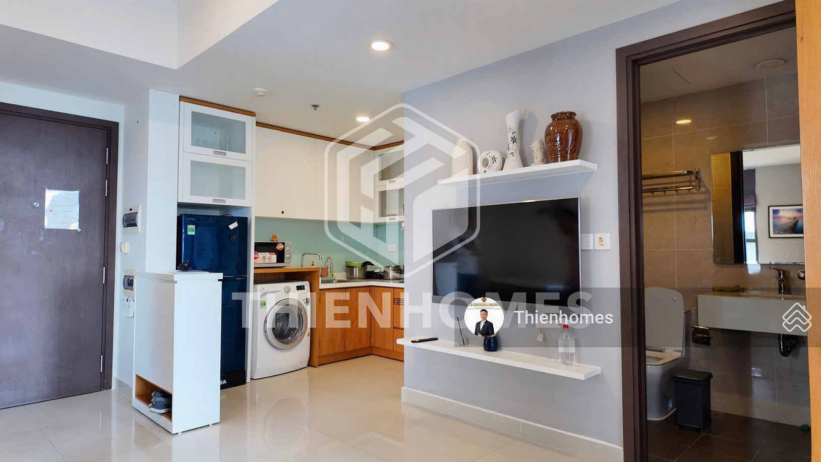 Tresor market is hot! Selling apartment 2 bedrooms 1 bathroom 65m2 full space, beautiful view only 7.175 billion***