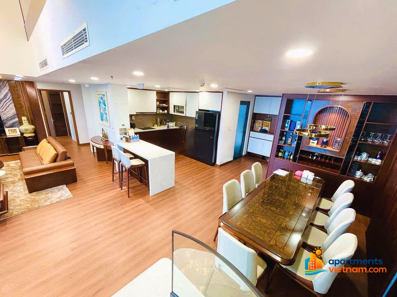 The owner sent an apartment for rent at a good price, 3 bedrooms fully furnished and basic, Ngoai Giao Doan urban area