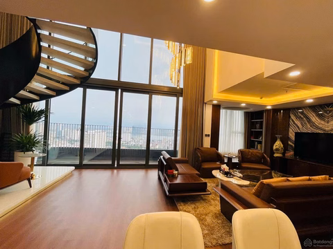 The owner sent an apartment for rent at a good price, 3 bedrooms fully furnished and basic, Ngoai Giao Doan urban area