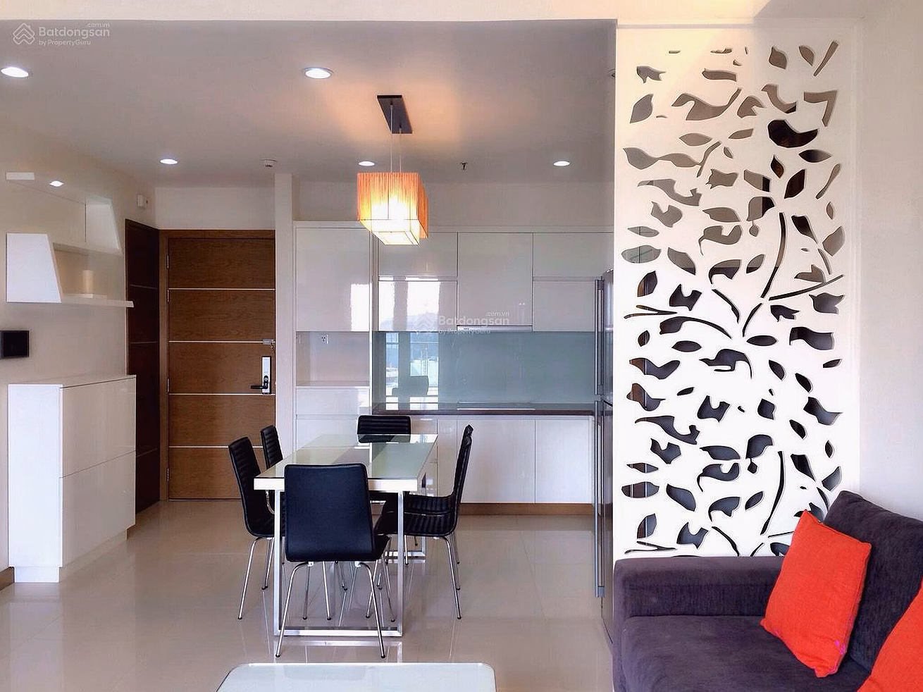 Selling Saigon Airport Plaza apartment - 94m2/2 bedrooms for 7.4 billion, pink book, car slot - 0908 879 *** Tuan