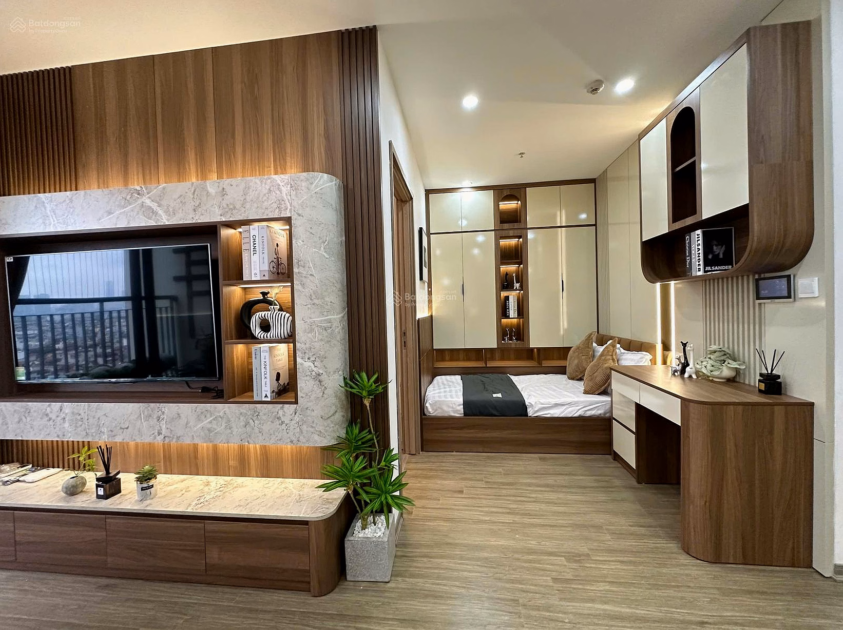 Owner sells 1 bedroom + 43m2 fully furnished for 3.1 billion Vinhomes Smart City