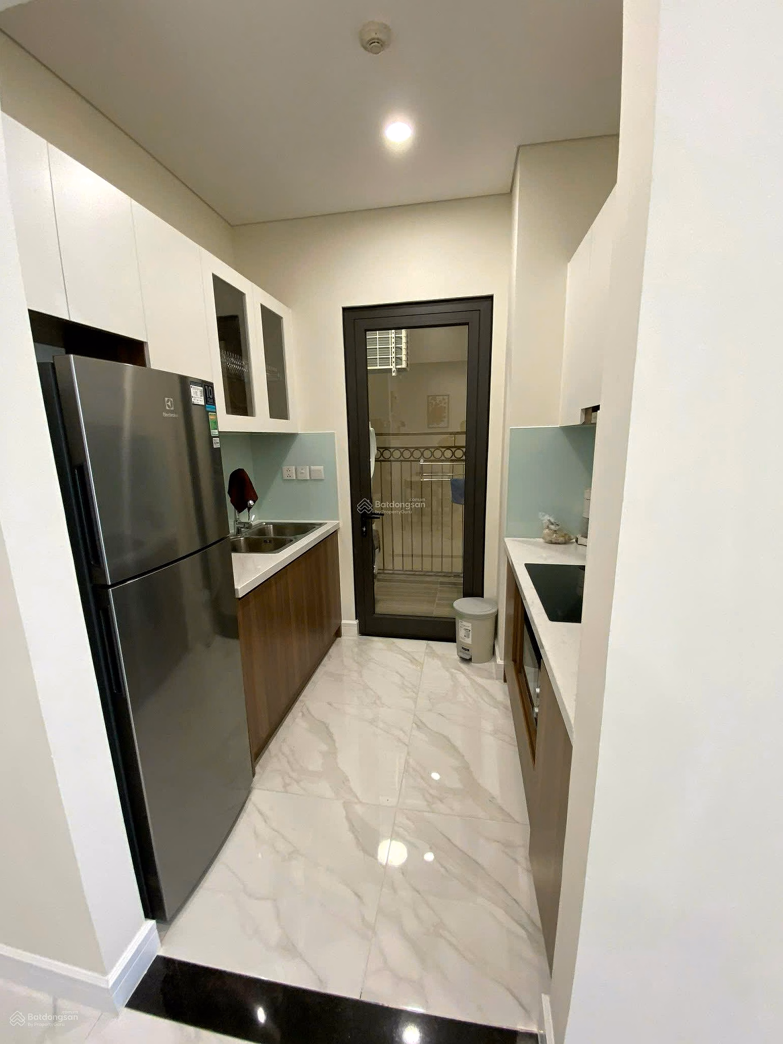 Need to sell 2 bedroom apartment, located in D'. El Dorado Tan Hoang Minh, long-term pink book, car slot, price more than 6 billion