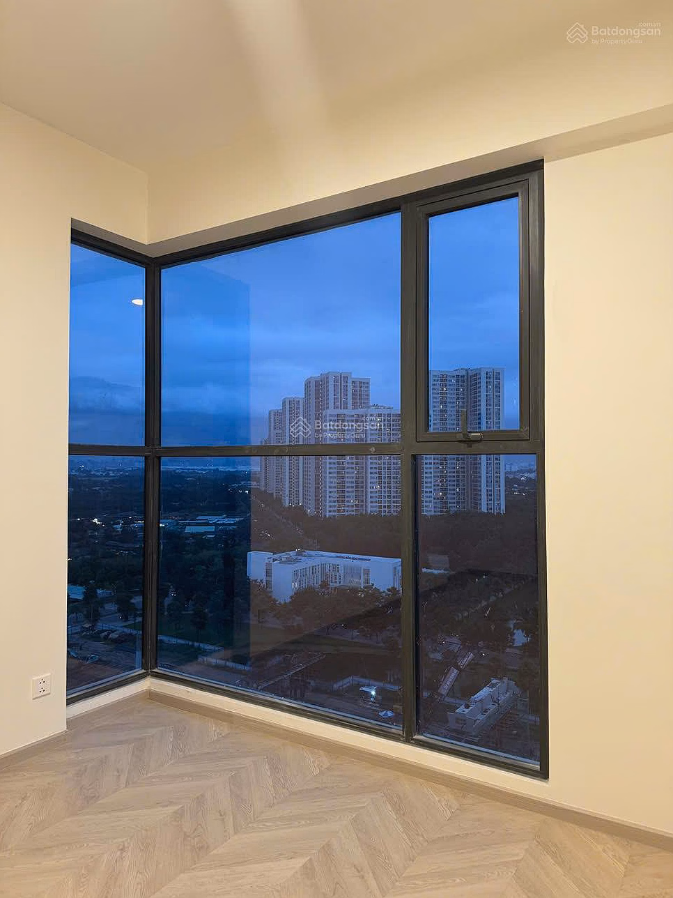 3-bedroom apartment, corner of building A Lumiere Boulevard - Cool Northeast direction - Price 7.11 billion all in mid-high floor