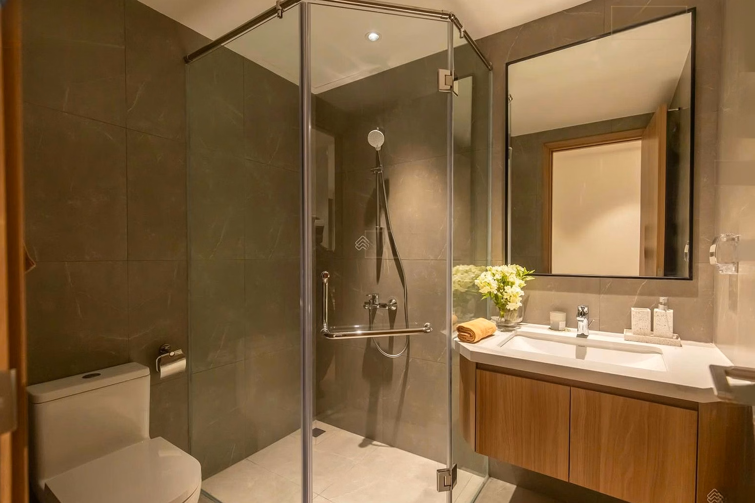 Bargain price apartment Masterise Da Nang, 2 bedrooms - Area: 73.1m2, price only 5.65 billion. Legal: Long-term pink book