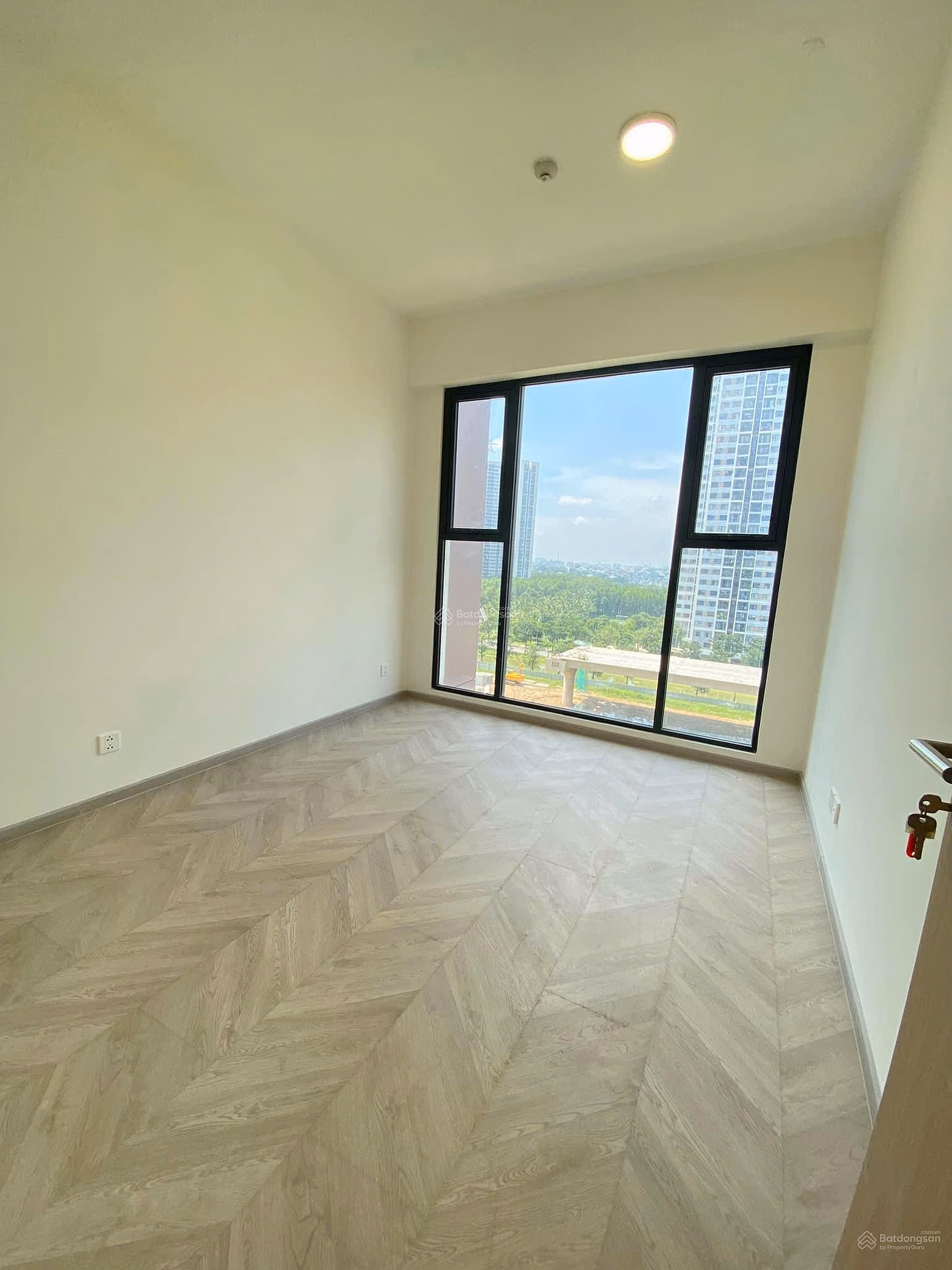 Interior view of 2 bedroom apartment block D price 4.77 billion all in at Lumiere Boulevard middle floor, new house available immediately