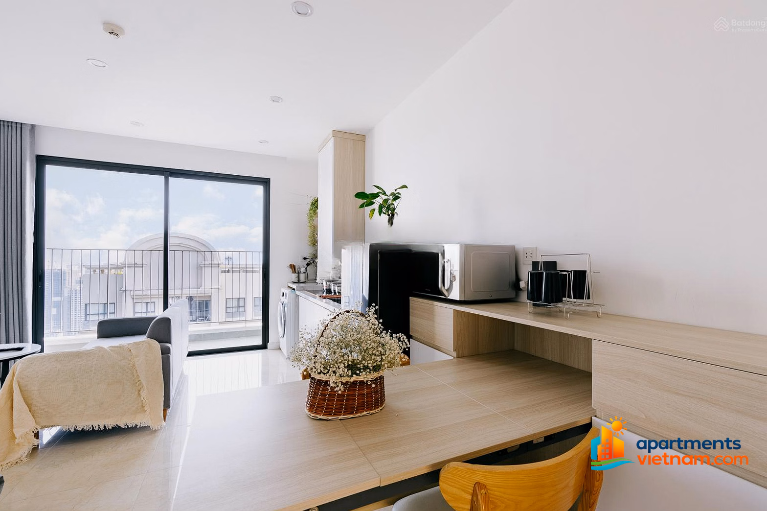 Studio apartment for rent with beautiful lake view. Price 15 million/month. Building C2, lemongrass view at D'capitale