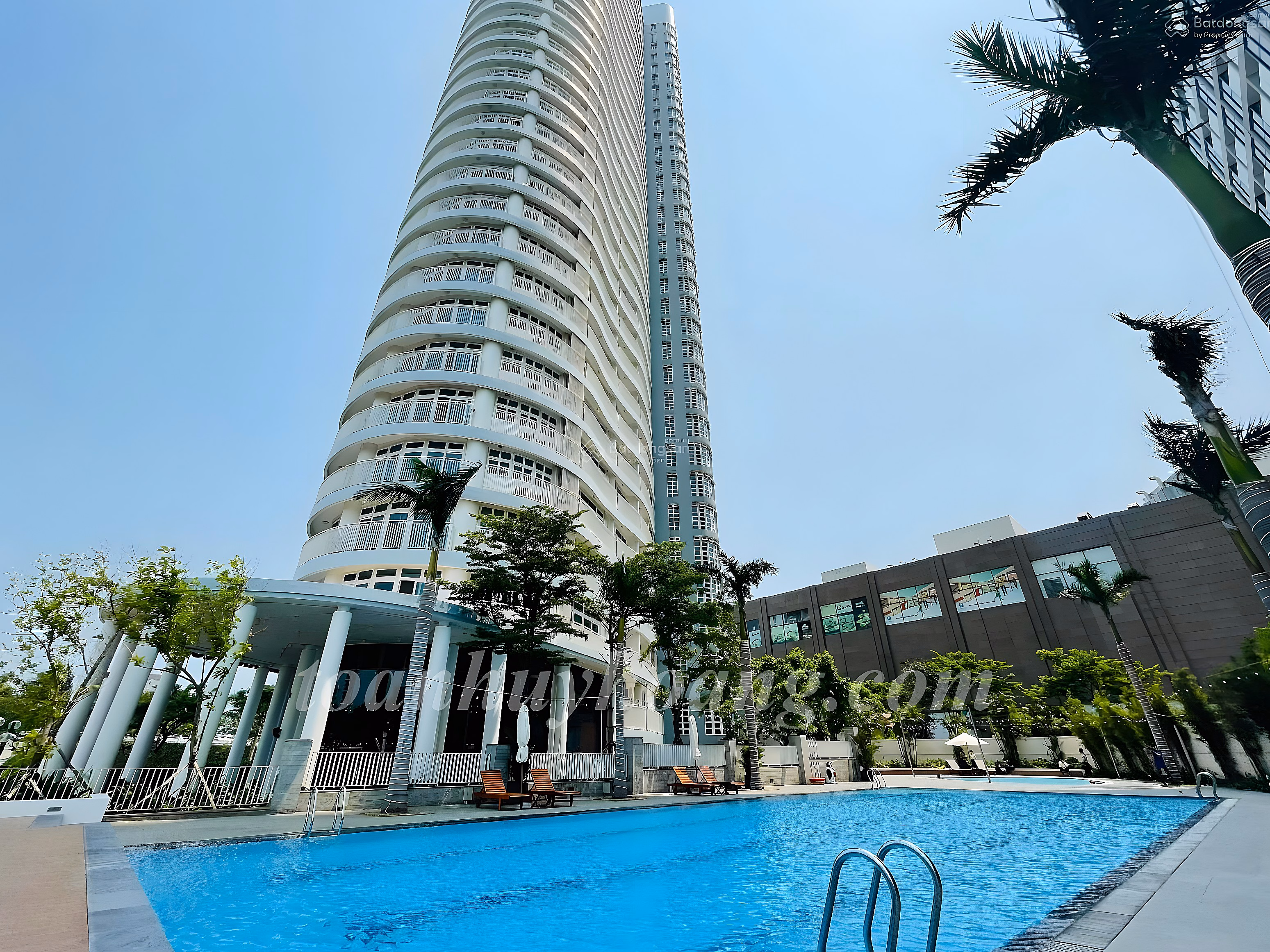 The owner rents out a 1-bedroom Azura apartment on the 12th floor, priced at only 18 million/month, fully furnished***