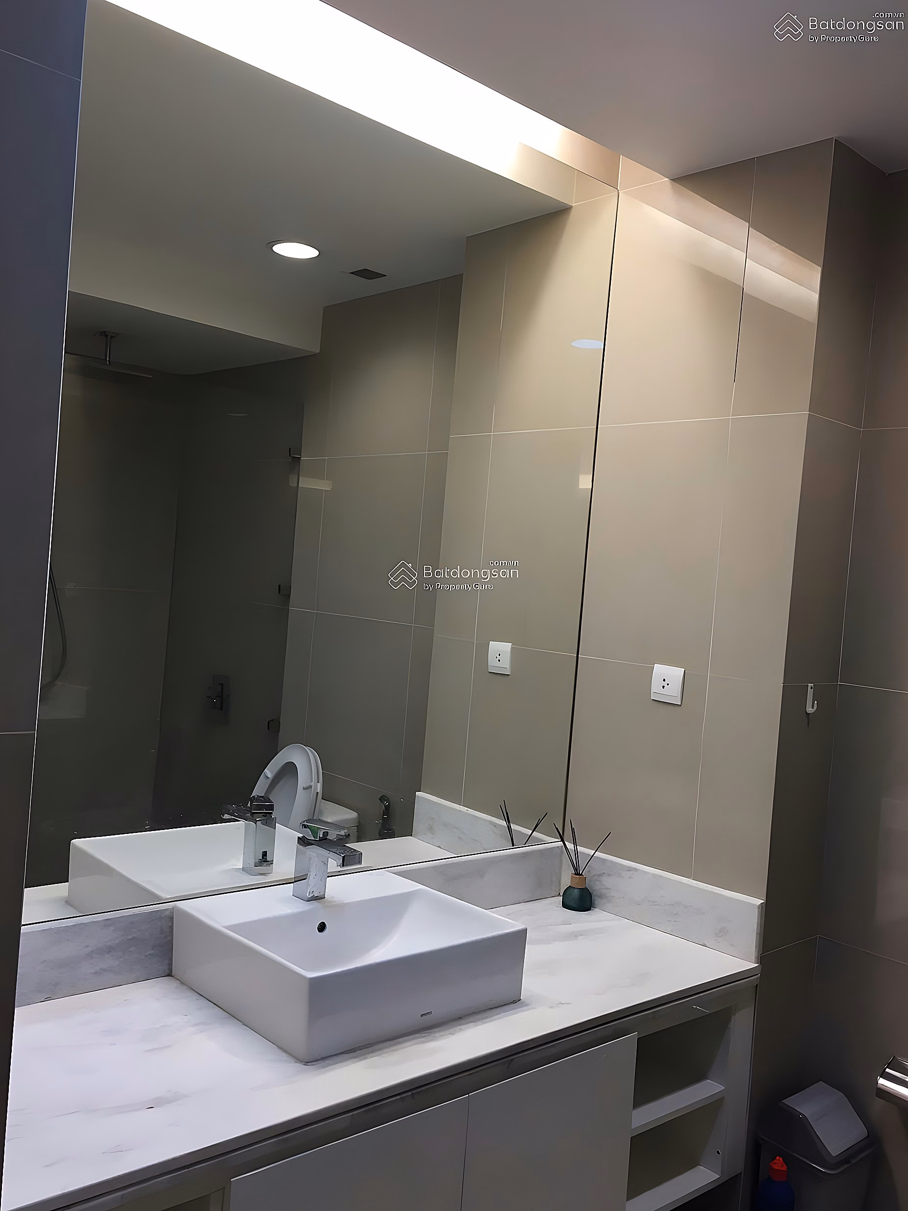 The owner rents out a 1-bedroom Azura apartment on the 12th floor, priced at only 18 million/month, fully furnished***