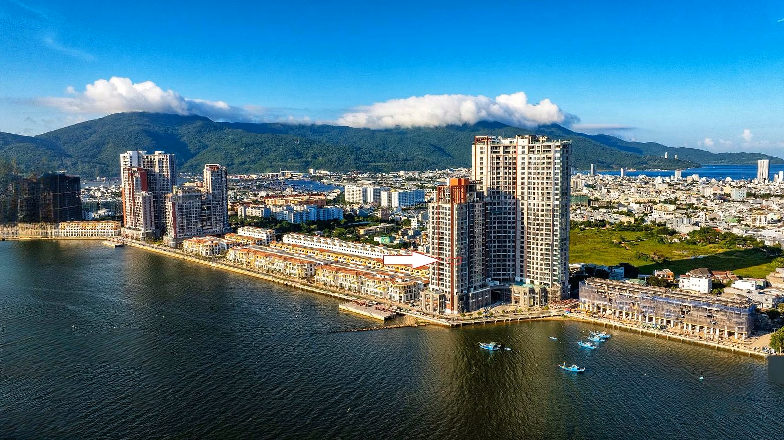 2-bedroom apartment on the 21st floor with direct view of Han River, area: 85.4m2, Sun Symphony Residence Da Nang project