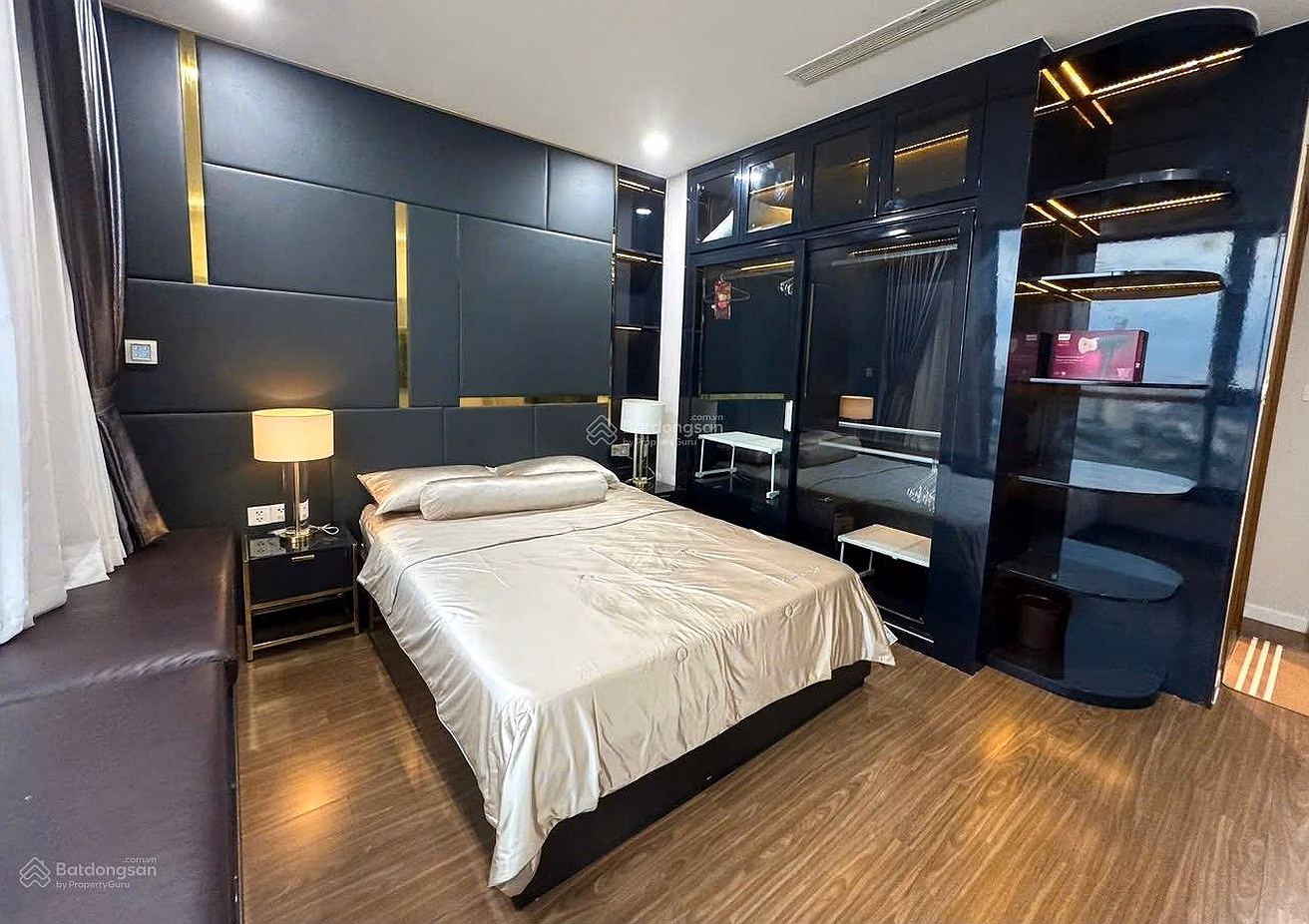 Urgent sale of 4 bedroom 3 bathroom apartment at Vinhomes Central Park, great price 24.9 billion, 155m2