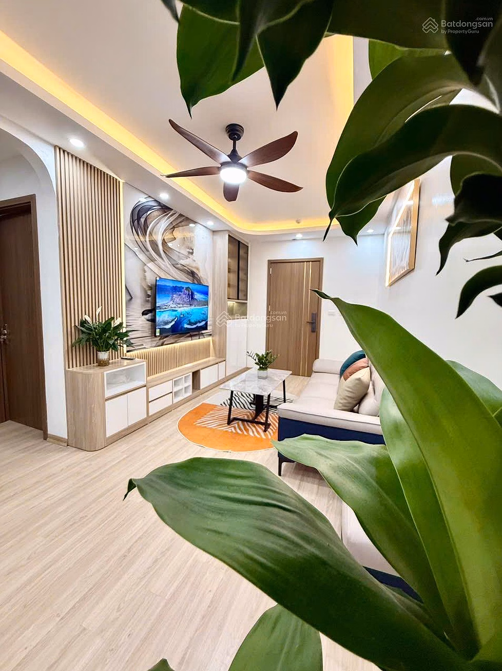 Apartment for sale HH1 Linh Dam 2.5 billion, 68m2, beautiful, many amenities in Hoang Liet, Hoang Mai District, Hanoi