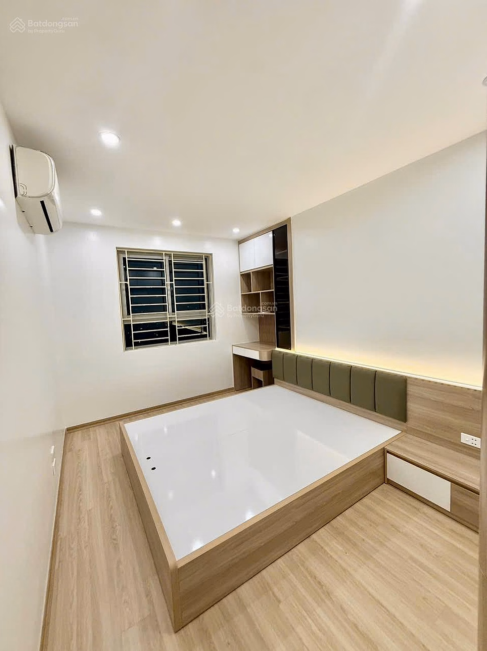 Apartment for sale HH1 Linh Dam 2.5 billion, 68m2, beautiful, many amenities in Hoang Liet, Hoang Mai District, Hanoi