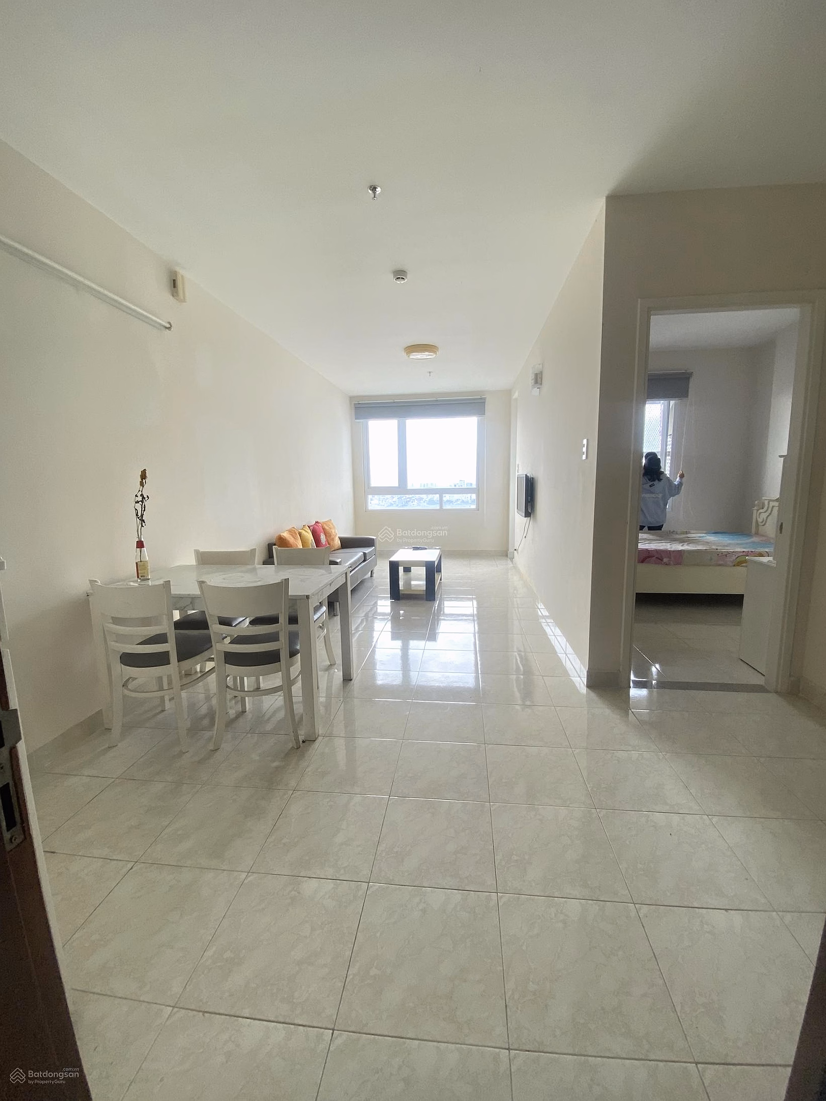 Riverside apartment for sale 90 P22 Binh Thanh 2 bedrooms 58 m2 with book price 4 billion6 river view empty house. Contact 0902 509 ***