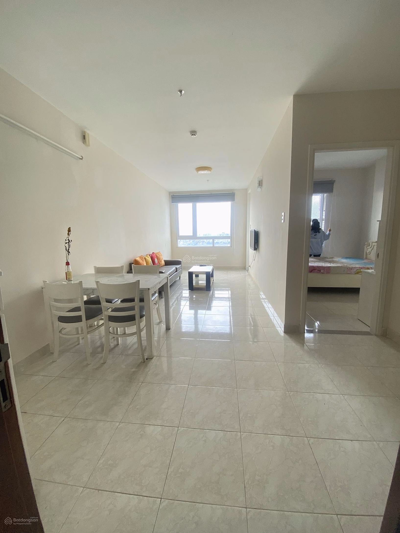 Riverside apartment for sale 90 P22 Binh Thanh 2 bedrooms 58 m2 with book price 4 billion6 river view empty house. Contact 0902 509 ***