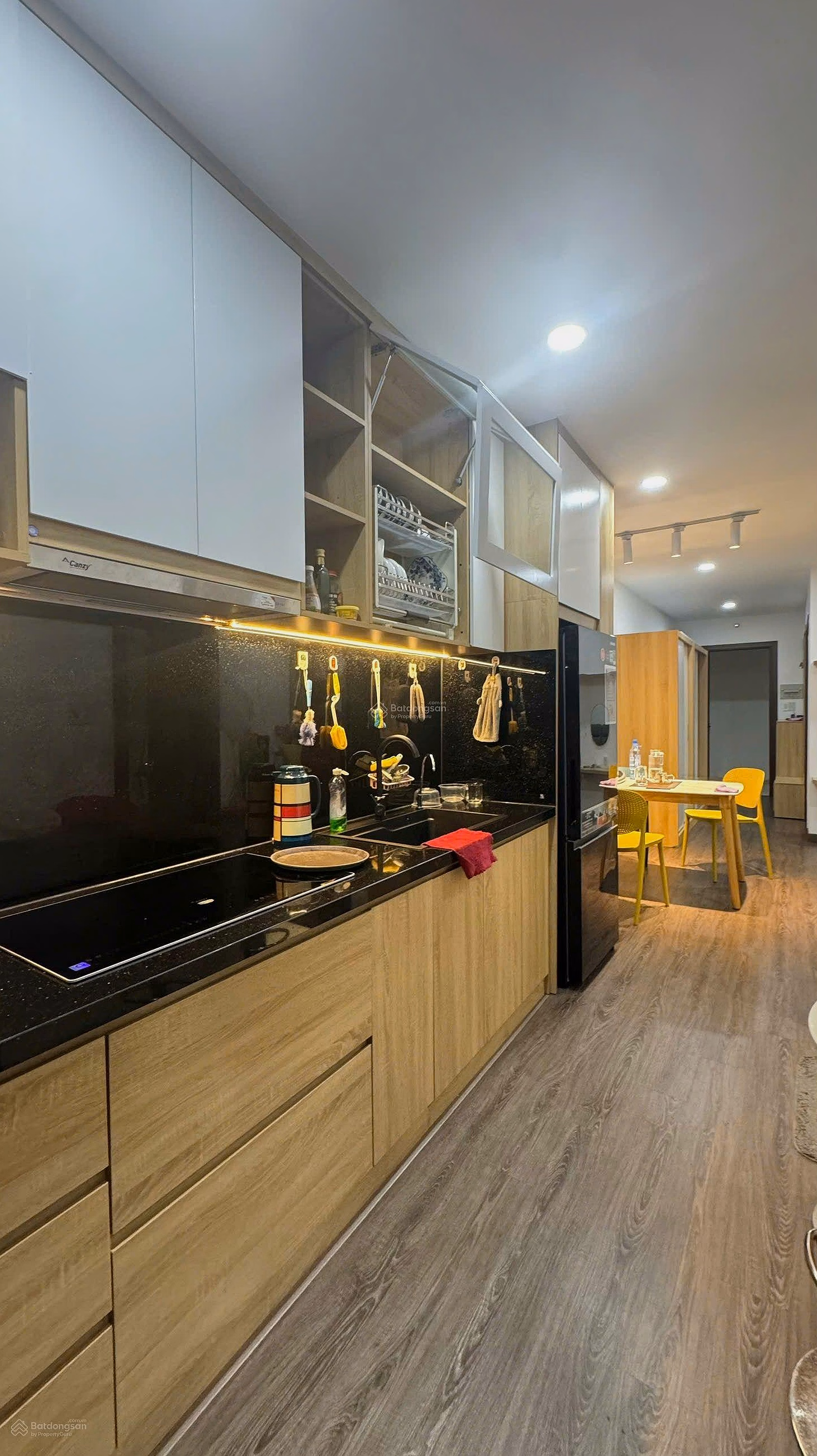 Cheap price of 250 million for urgent sale of beautiful beach apartment at Muong Thanh Khanh Hoa, No. 4 Tran Phu