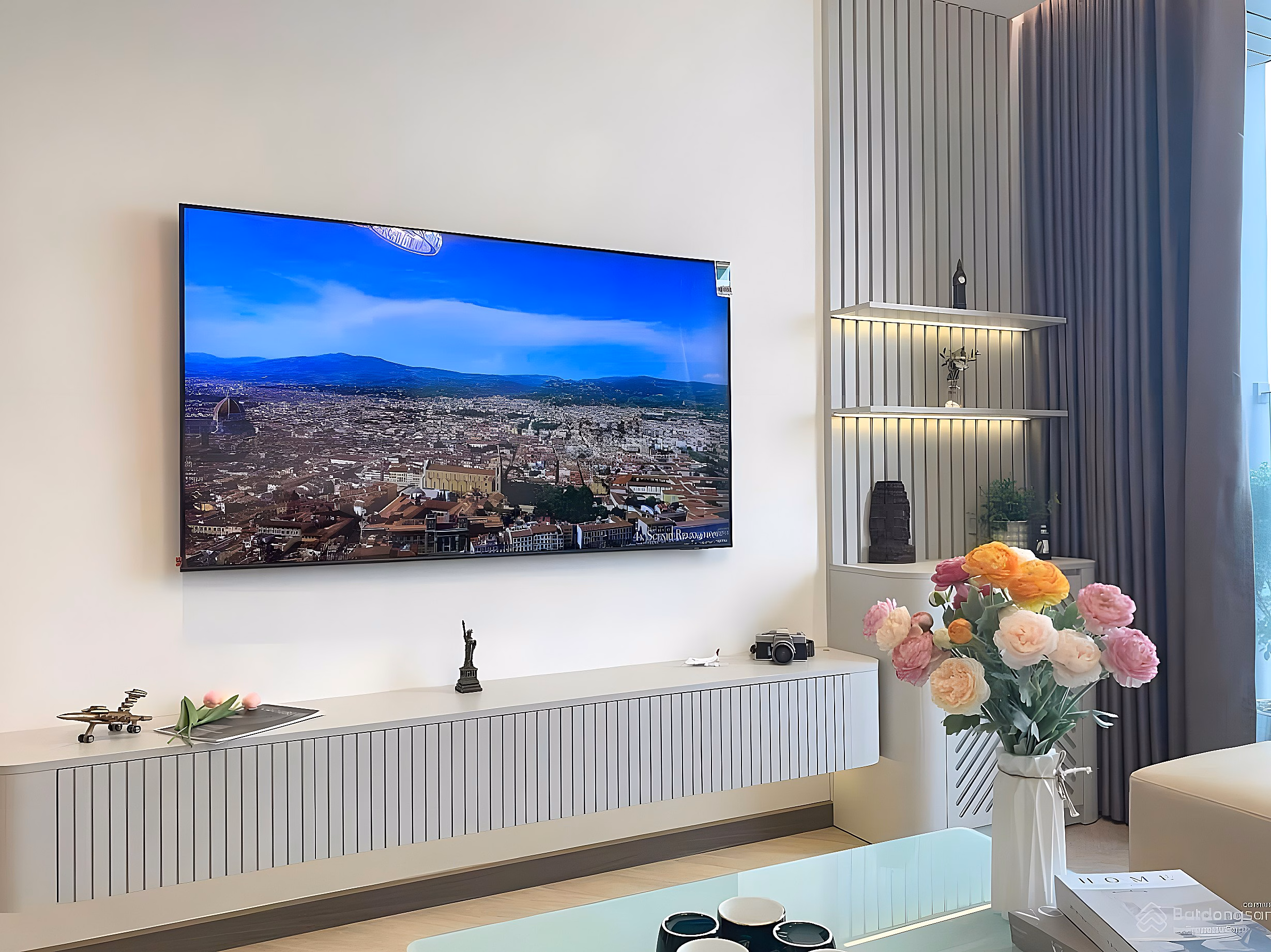Em Dung specializes in leasing 2, 3, 4 bedroom apartments, duplexes in Han Jardin building and Hanoi Diplomatic Corps area.