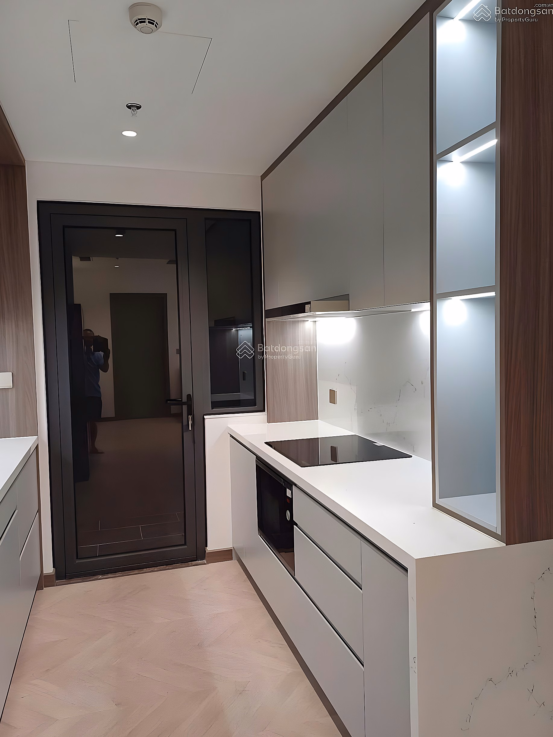 Em Dung specializes in leasing 2, 3, 4 bedroom apartments, duplexes in Han Jardin building and Hanoi Diplomatic Corps area