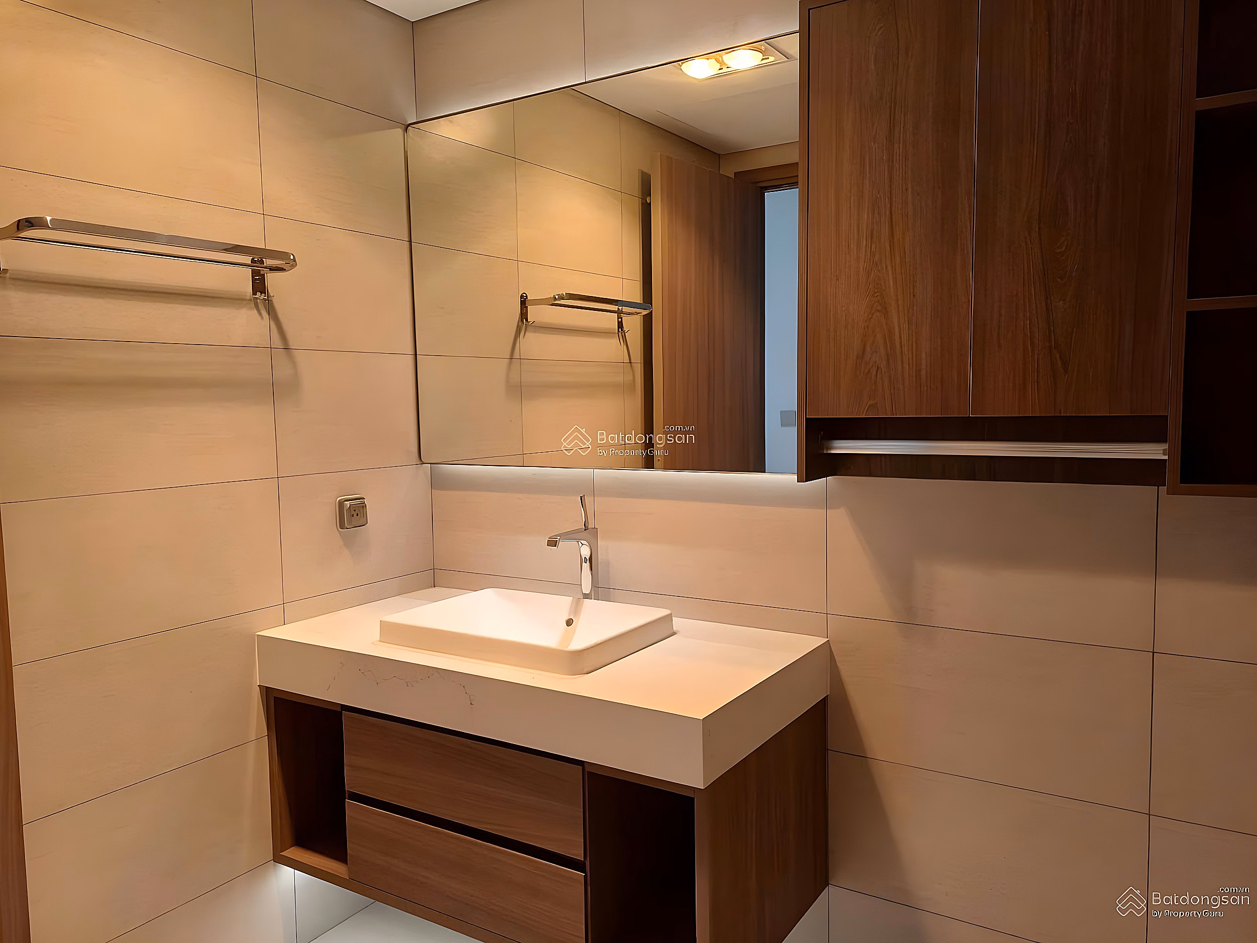 Em Dung specializes in leasing 2, 3, 4 bedroom apartments, duplexes in Han Jardin building and Hanoi Diplomatic Corps area
