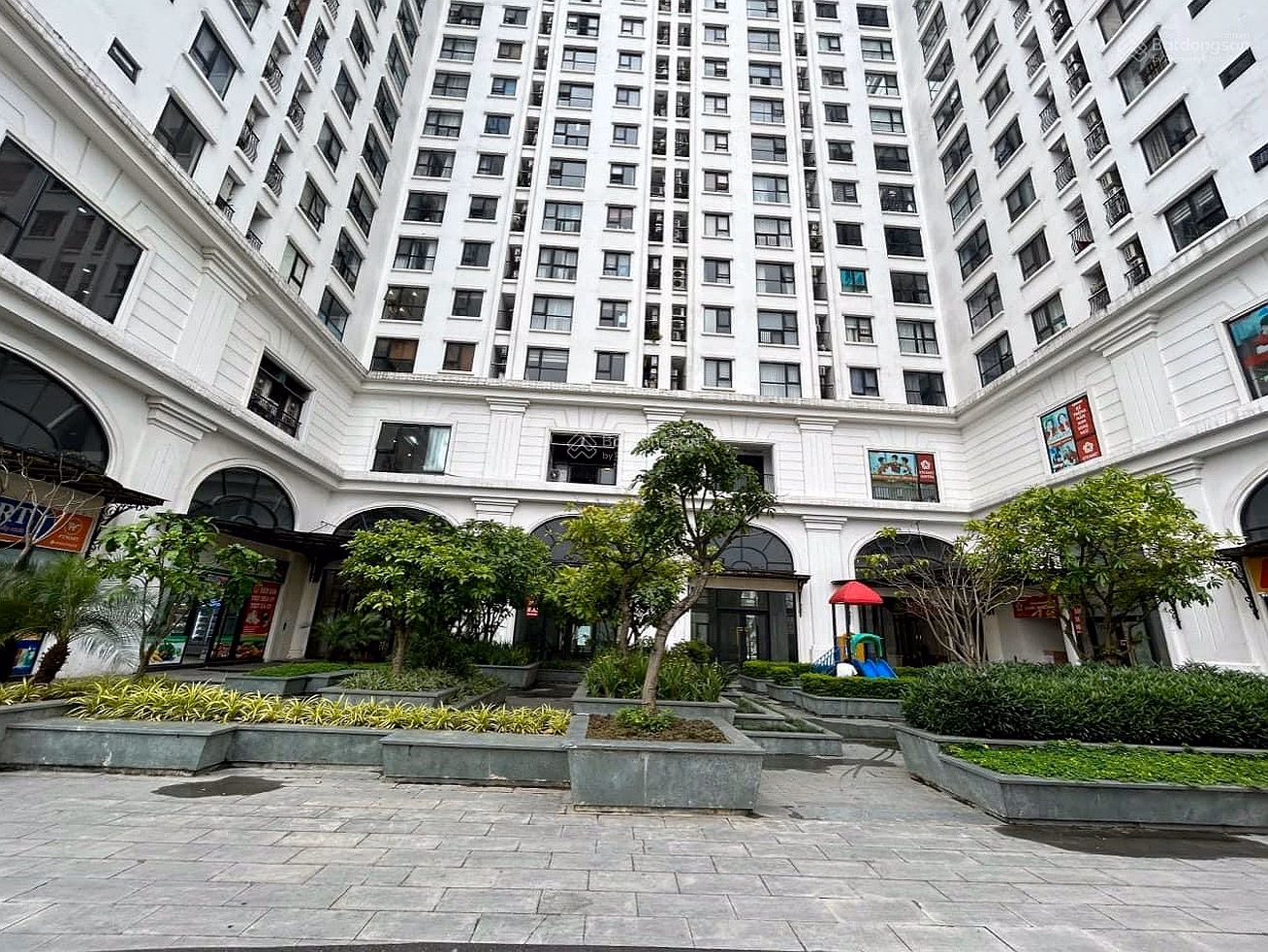The owner sells a 3-bedroom apartment at the Eco Lake View project 32 Dai Tu at a preferential price