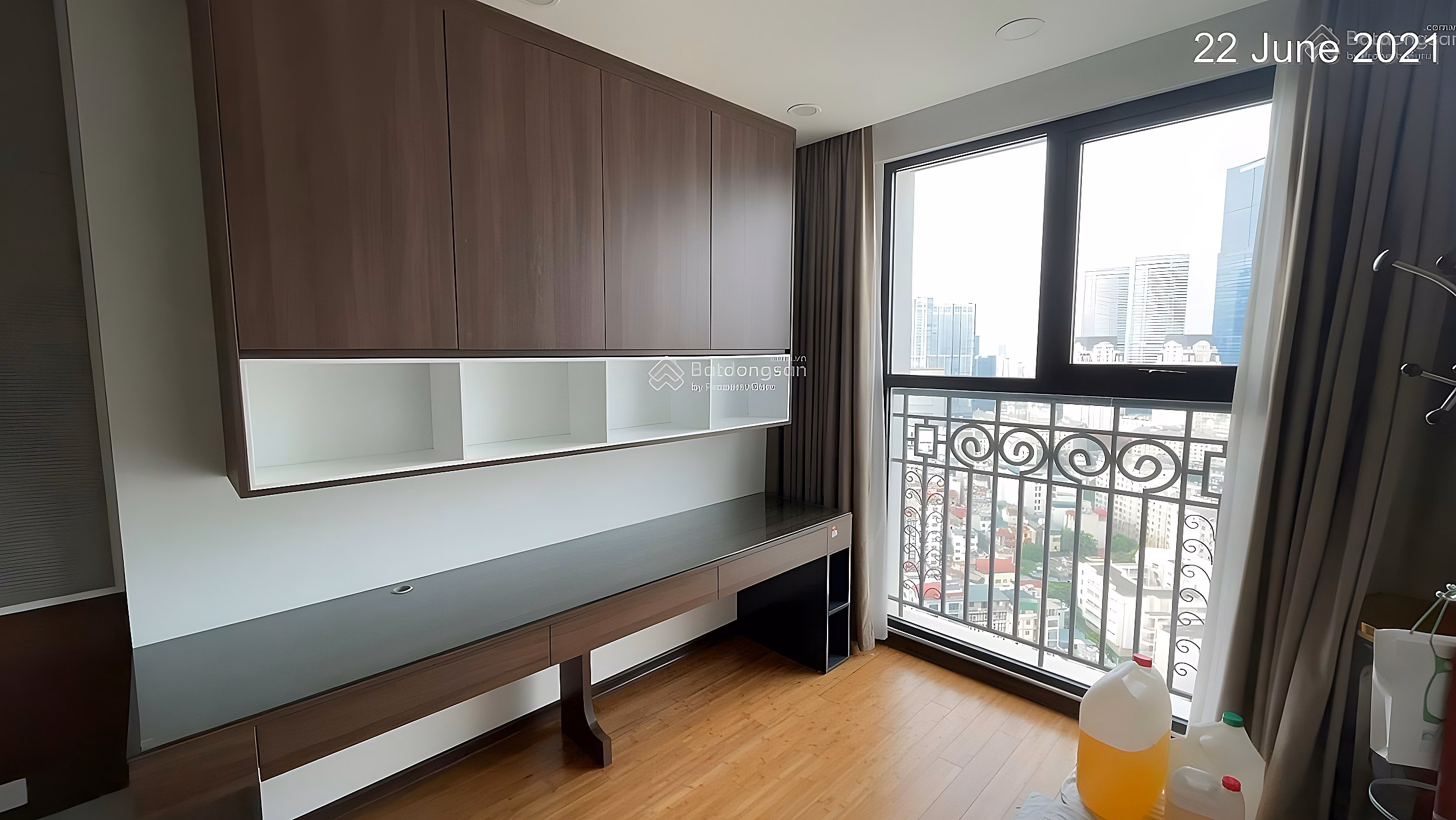 My sister urgently needs to sell CT8 The Emerald 3 bedroom apartment for 7.5 billion***