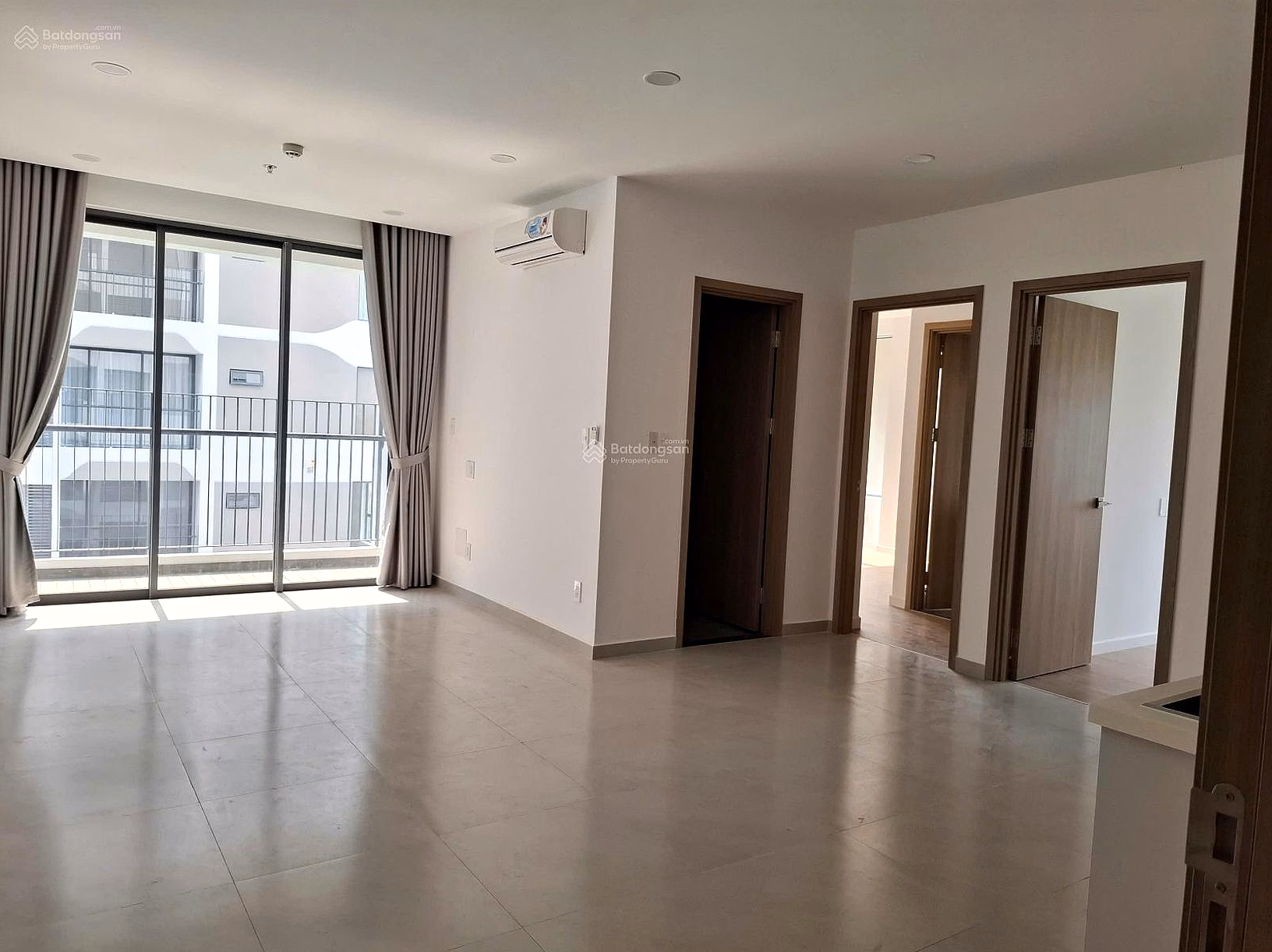 Apartment 95m², 4 bedrooms, 3 bathrooms, 2 balconies, very airy view. Selling for only 4.8 billion
