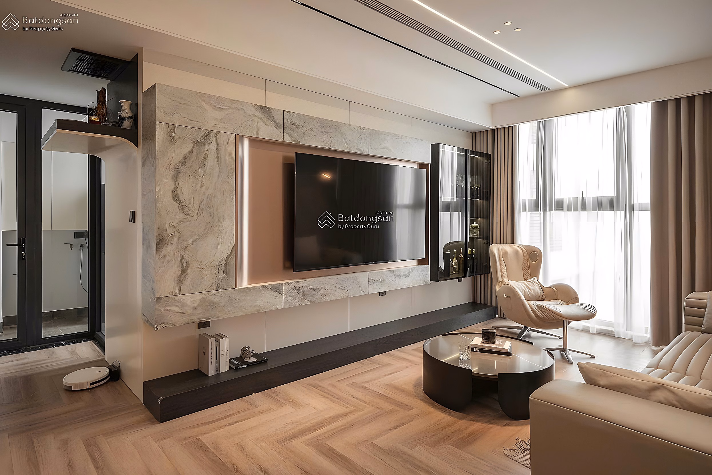 The owner wants to sell a 147m 4-bedroom apartment at The Diamond Residence for 19.9 billion. Contact: 0971 864 ***
