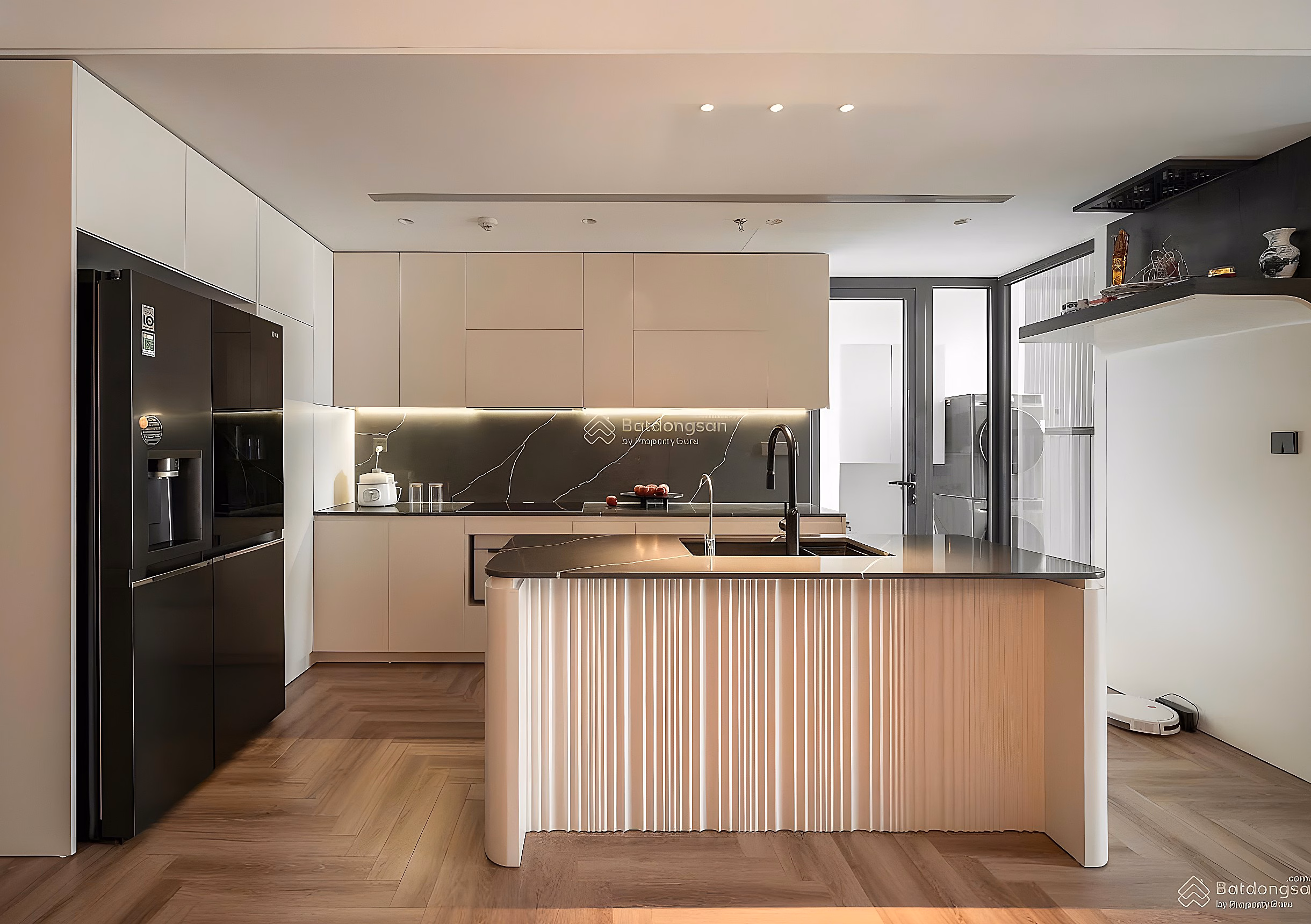 The owner wants to sell a 147m 4-bedroom apartment at The Diamond Residence for 19.9 billion***